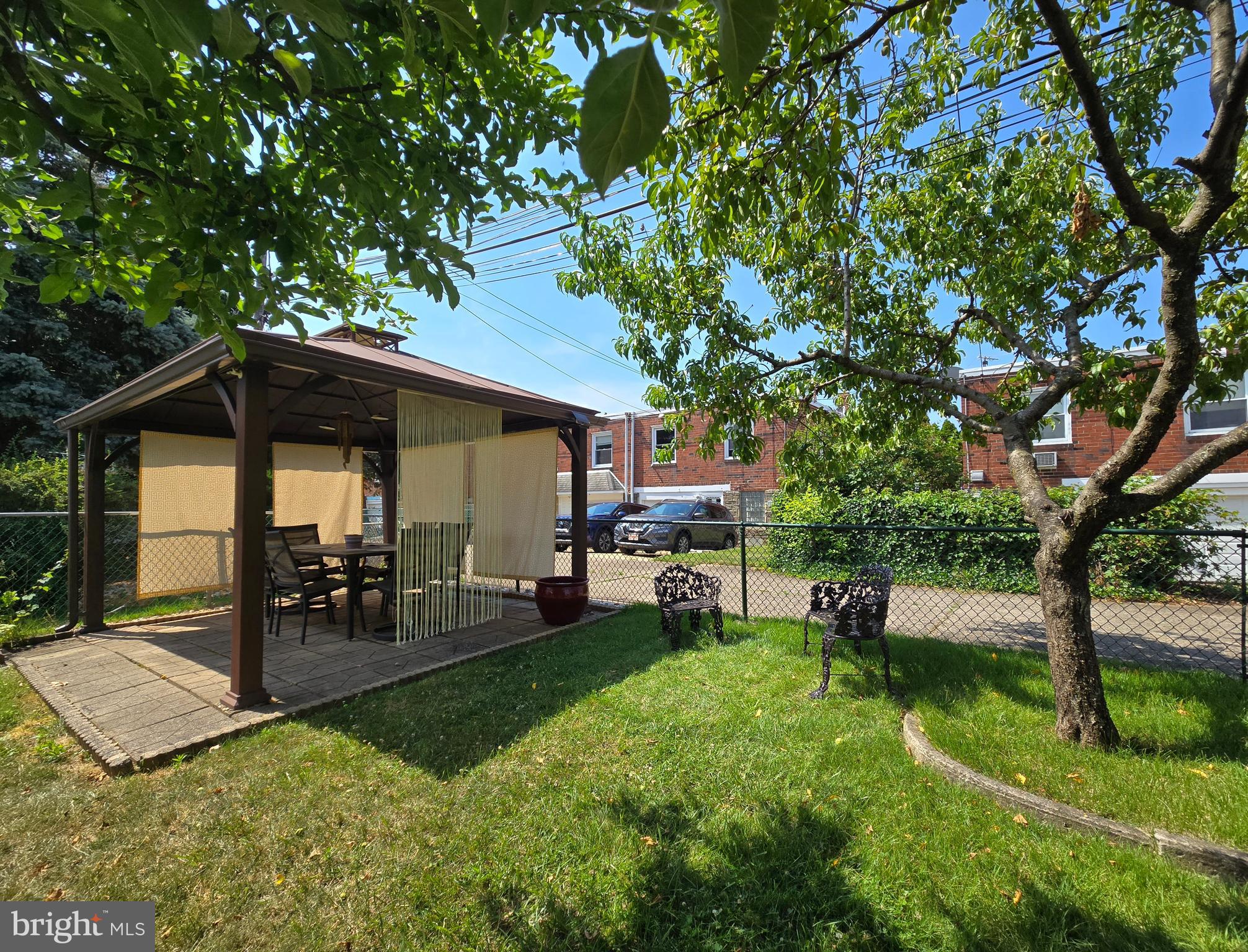 FOX CHASE - Residential