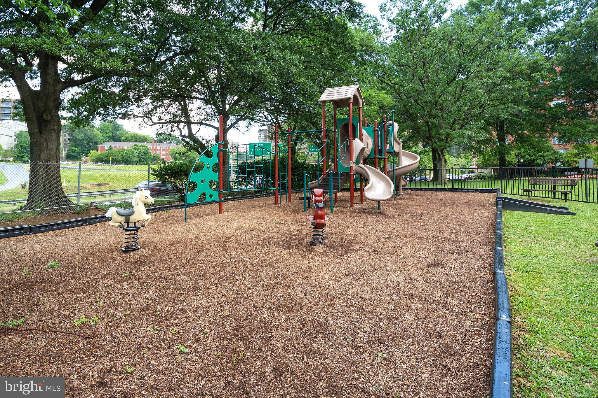 RIVER PLACE NORTH - Residential