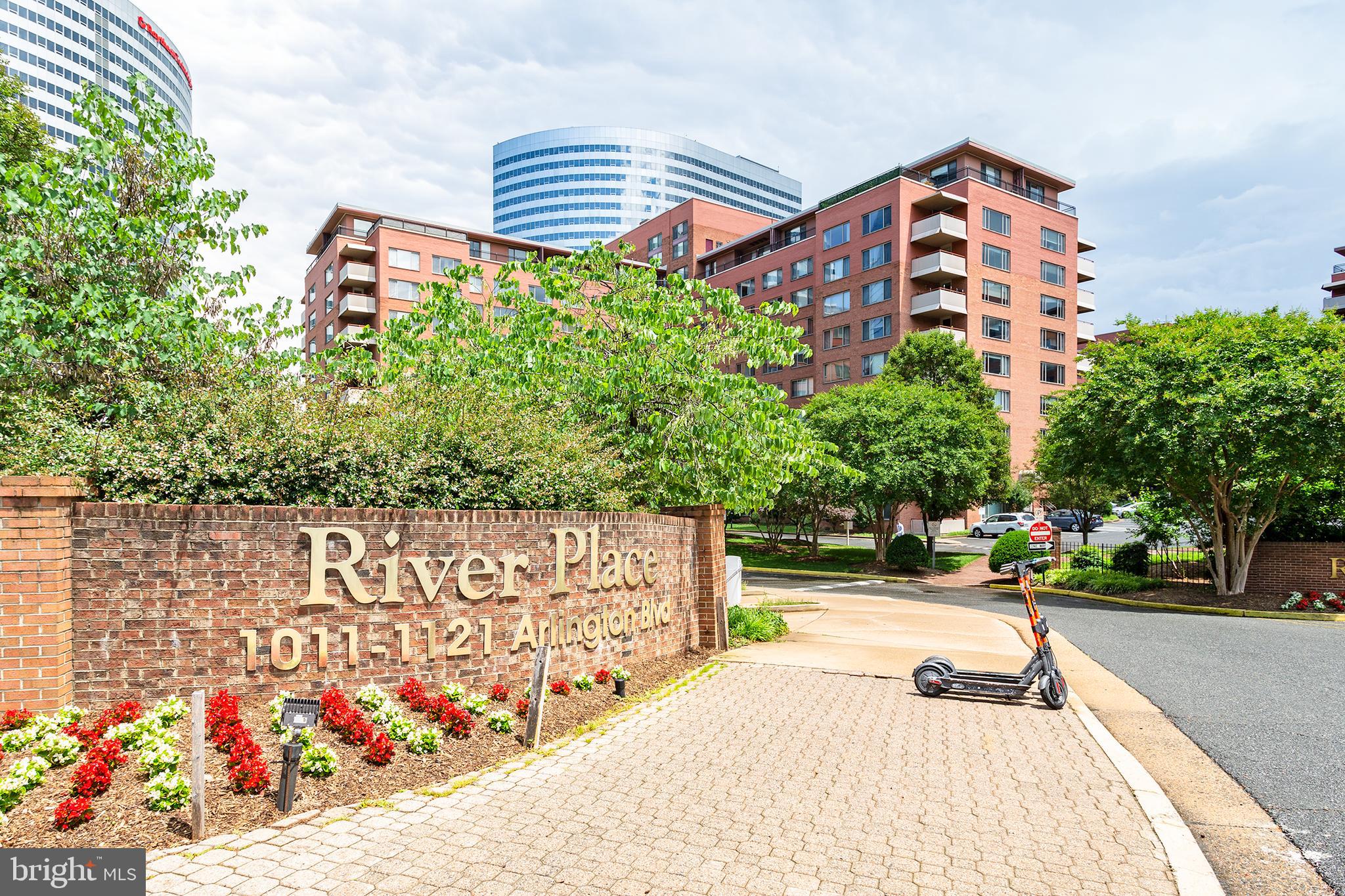 RIVER PLACE NORTH - Residential