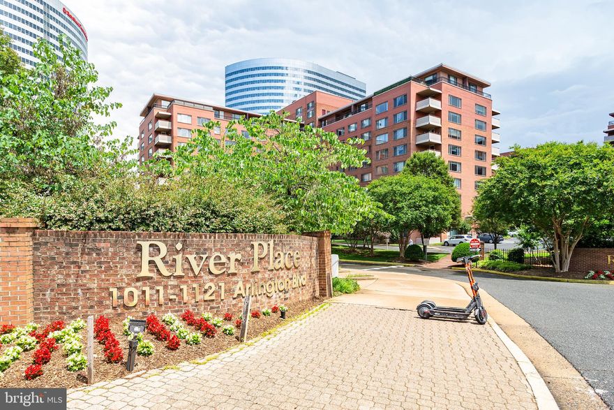 Welcome to this beautiful, bright, and convenient yet affordable studio unit at the sought-after Riverplace co-op in Arlington, VA!   Currently tenant occupied and paying $1400/mo rent, lease end Feb 2025.  Lease will be conveyed to buyer to assume this 9% cash-on-cash ROI profit without any vacancy loss or hassle of looking for your own tenant.

This unit features an open layout, gleaming hardwood floors, and plenty of storage space. The kitchen boasts white appliances, plenty of countertop space, and a breakfast bar for optimal convenience. Enjoy the convenience and ease of co-op living, with access to the community's swimming pool, state of the art gym facility, community room, and on-site laundry facility in a secure building with concierge. The location is unbeatable, 25 minutes walk to Georgetown, 10 minutes walk to Rosslyn metro (blue / orange / silver line), with nearby restaurants, shopping centers, and public transportation making this the ideal place to call home. Full-size fitness center with brand new equipment and fitness classes. Easy commute for working professionals or students in and around DC or Amazon’s National Landing. On-site dry cleaner and food market (fresh coffee available every morning). 

Don't miss out on this incredible opportunity - schedule your showing today!  Showings limited to Friday 10am-6pm
Saturday 10am-4pm
Sunday noon -6pm, tenant will be present to show you the home and meet with you.