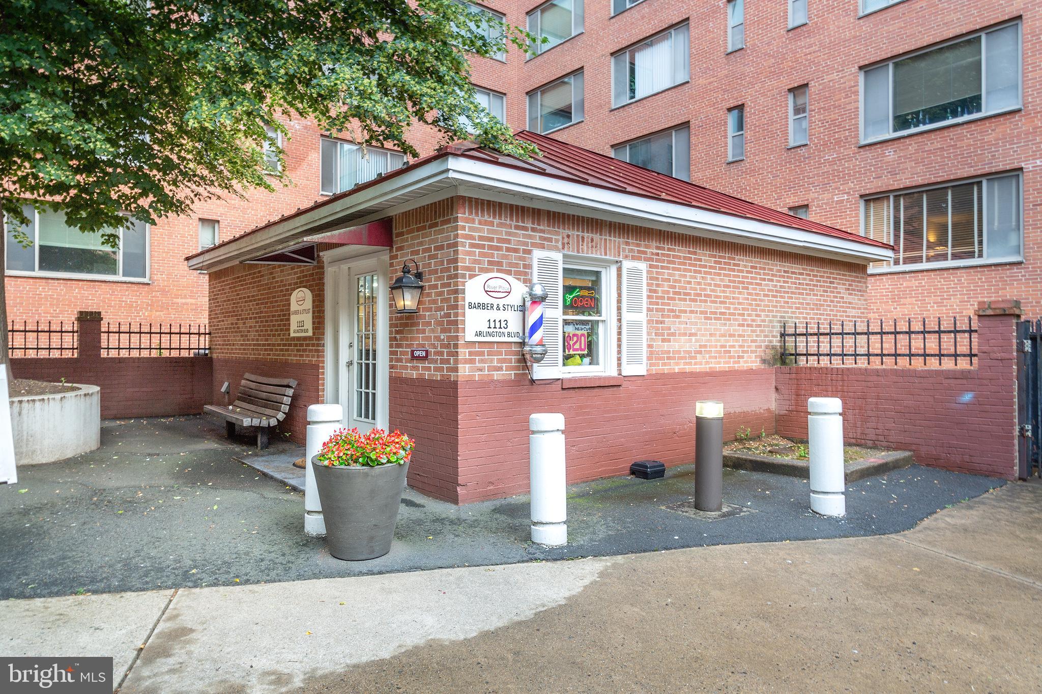 RIVER PLACE NORTH - Residential