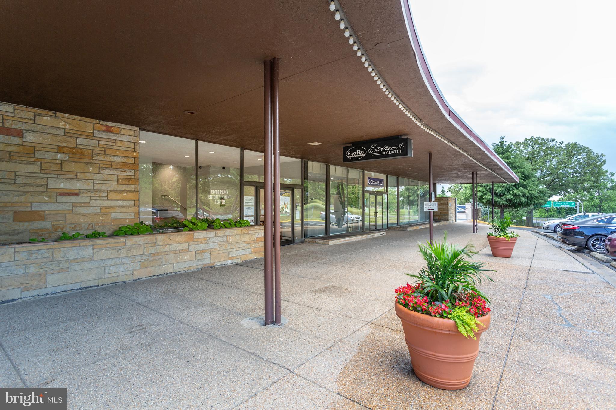 RIVER PLACE NORTH - Residential