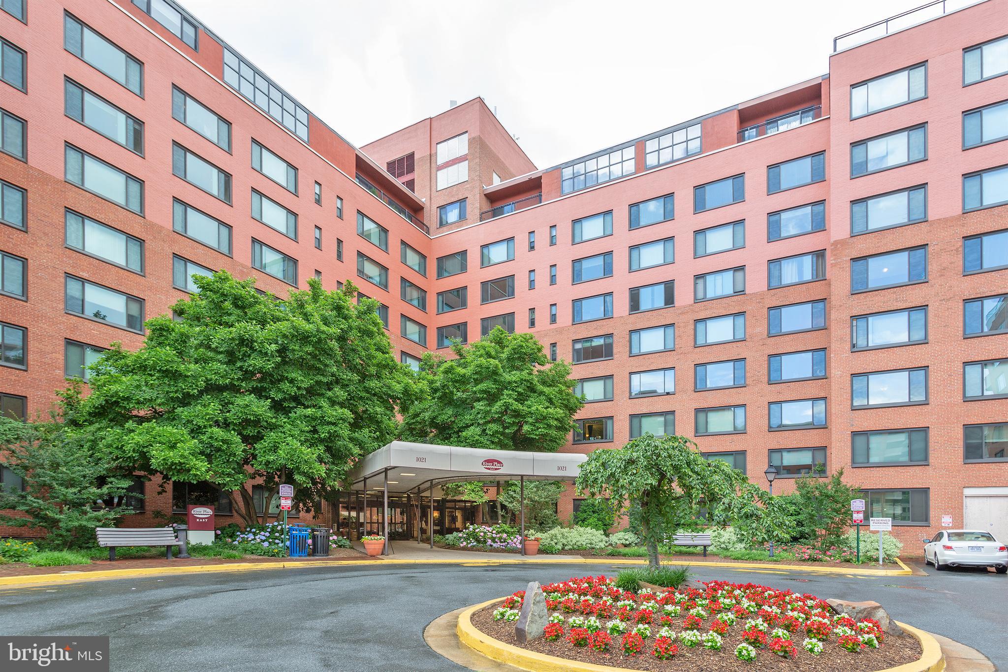 RIVER PLACE NORTH - Residential