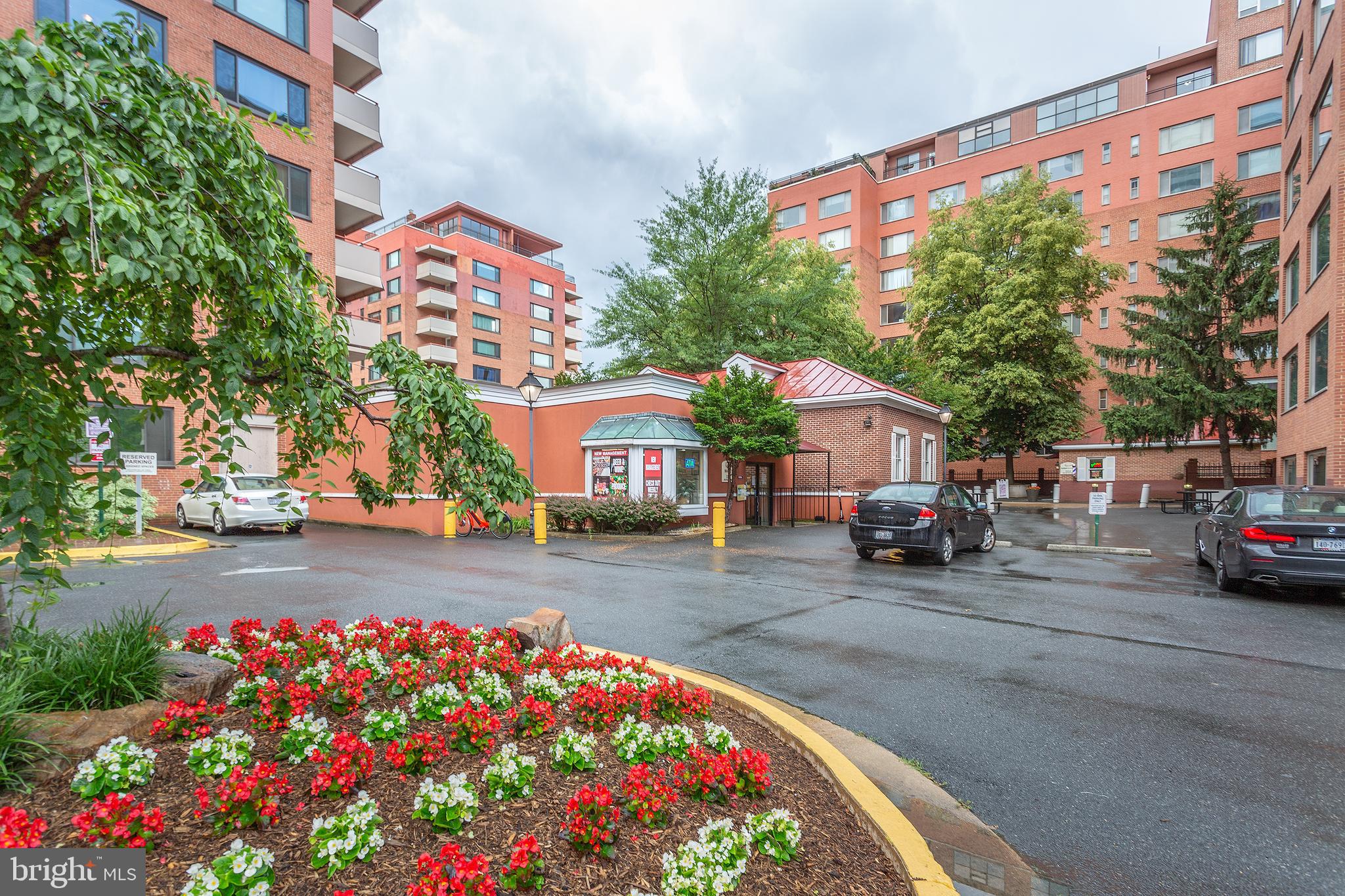 RIVER PLACE NORTH - Residential