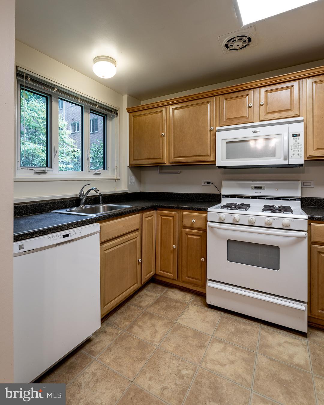 PARKSIDE CONDOMINIUMS - Residential Lease