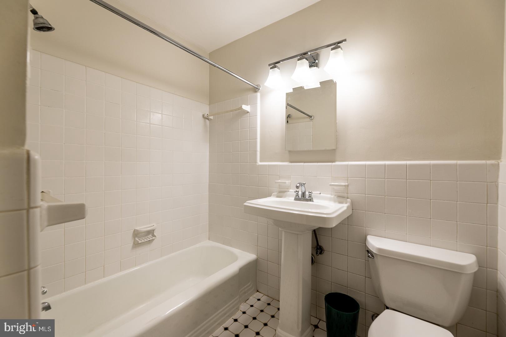 PARKSIDE CONDOMINIUMS - Residential Lease