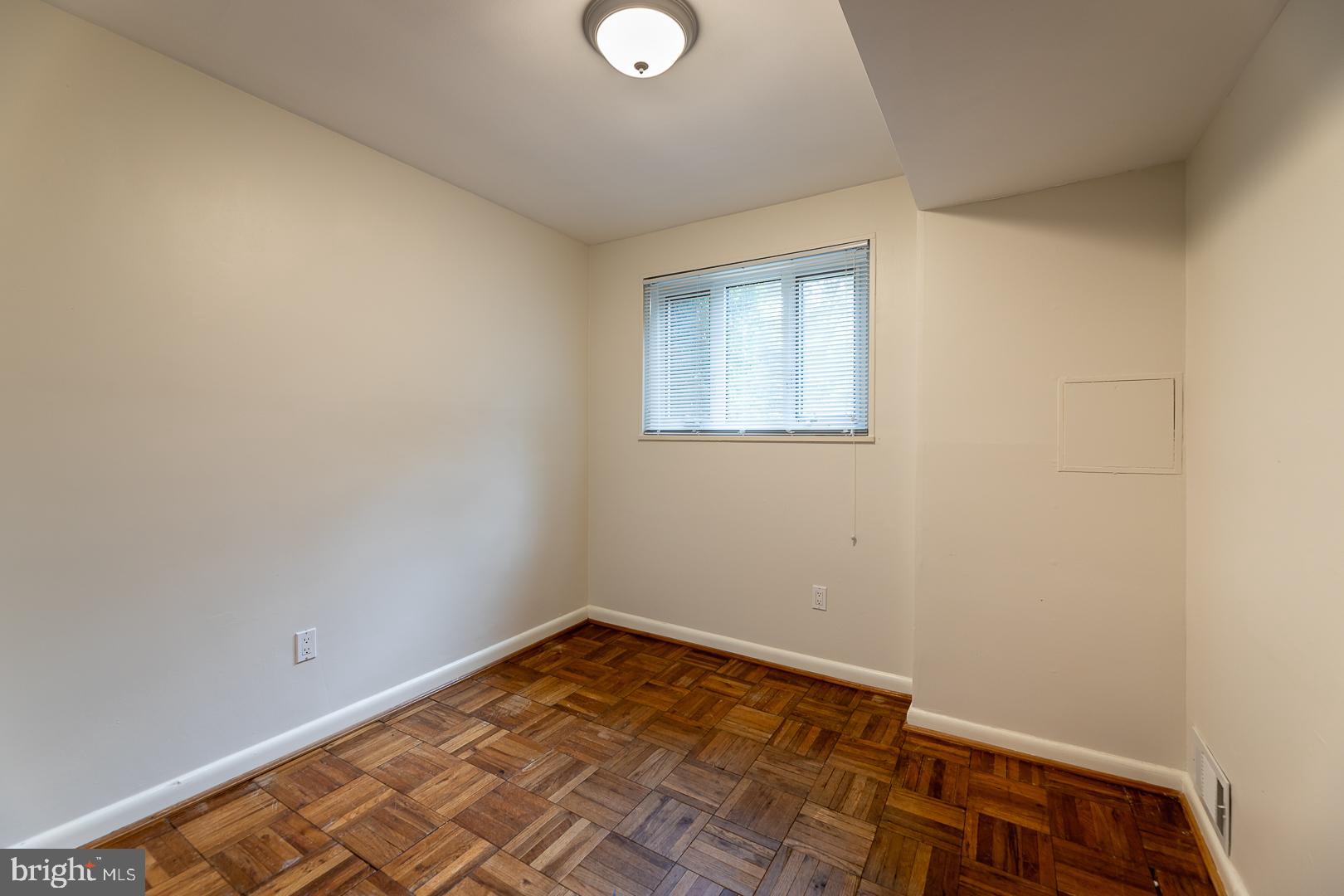 PARKSIDE CONDOMINIUMS - Residential Lease