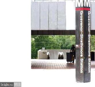 PARKSIDE CONDOMINIUMS - Residential Lease