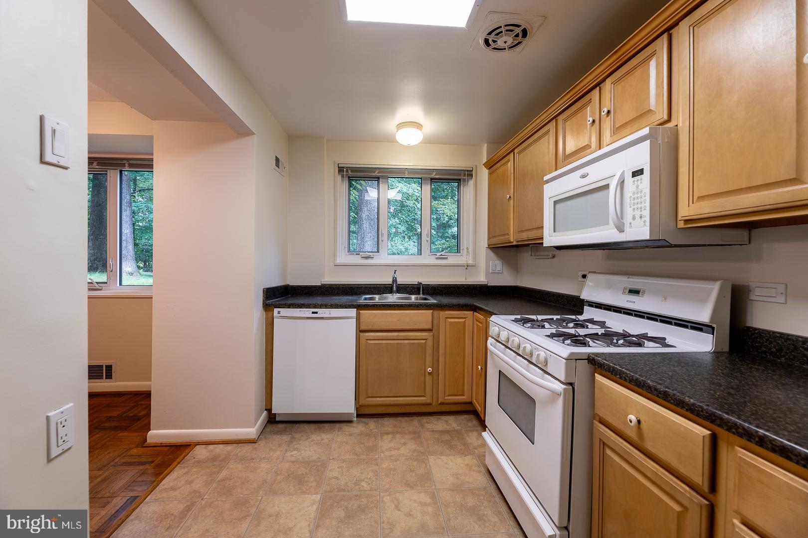 PARKSIDE CONDOMINIUMS - Residential Lease