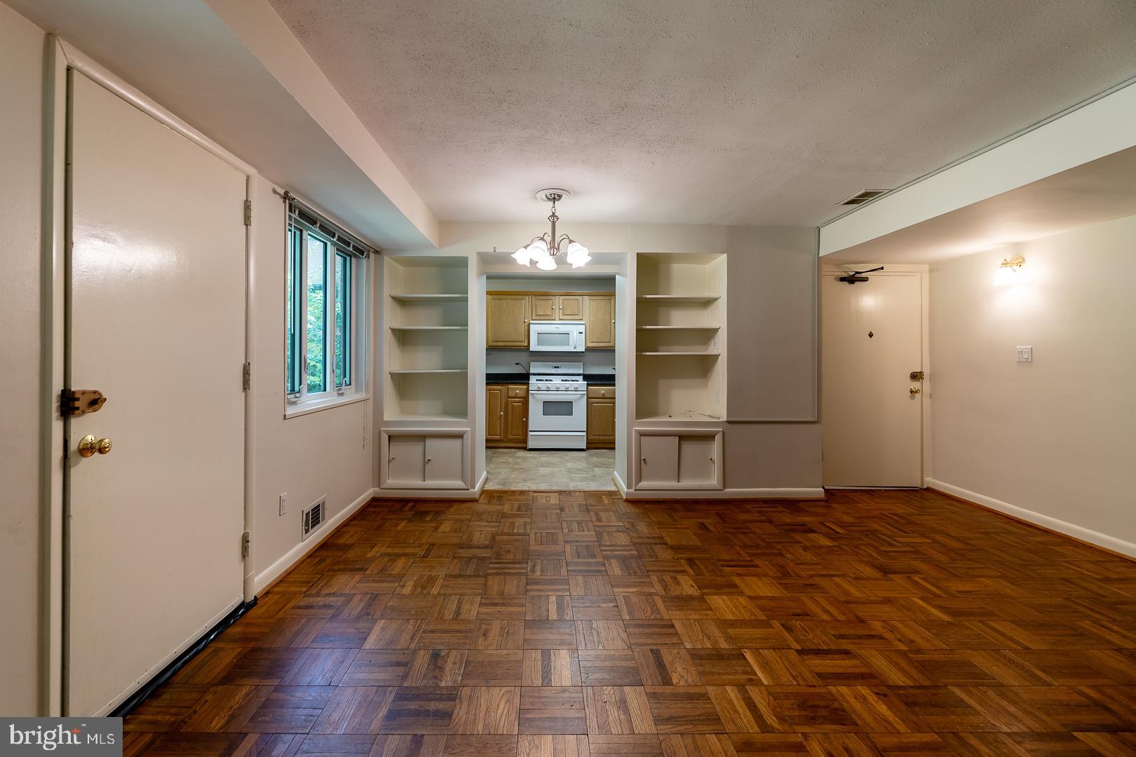 PARKSIDE CONDOMINIUMS - Residential Lease