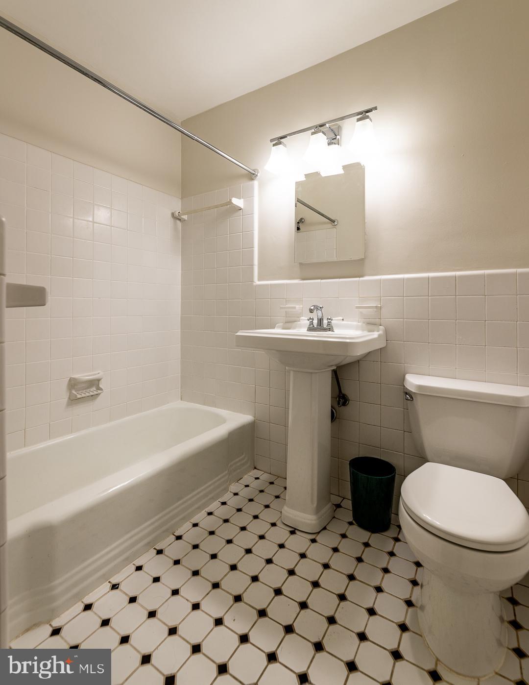 PARKSIDE CONDOMINIUMS - Residential Lease