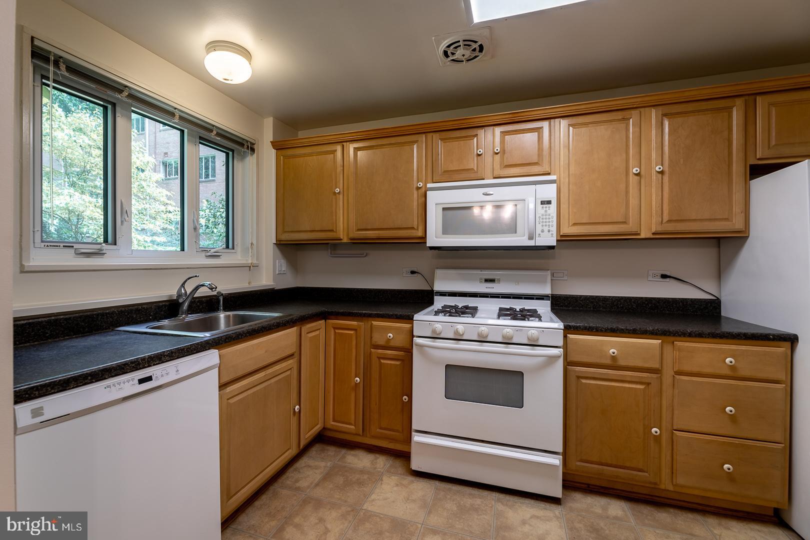 PARKSIDE CONDOMINIUMS - Residential Lease