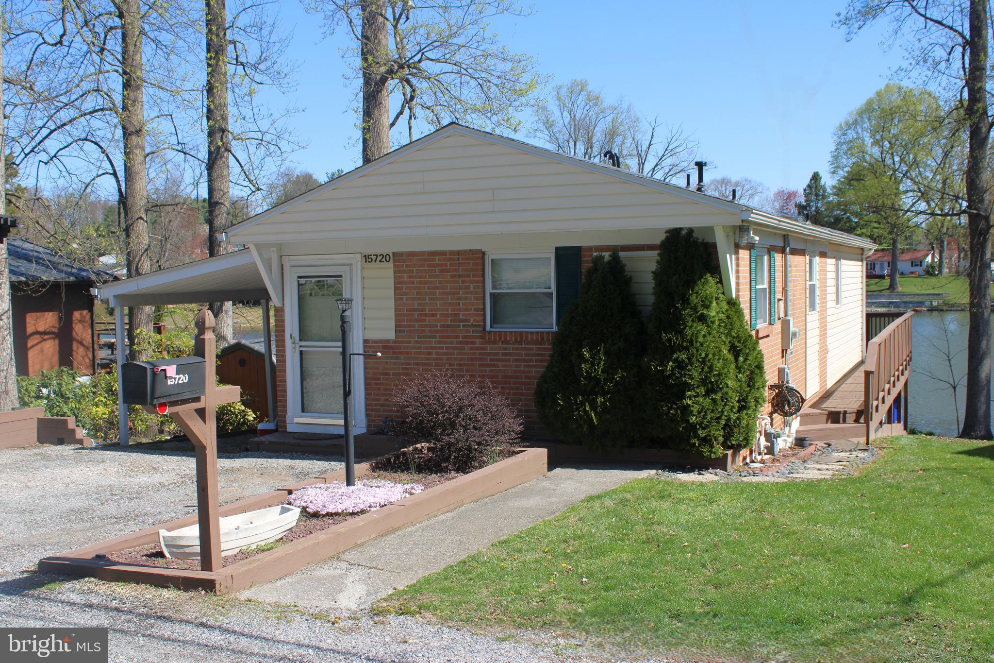 One bedroom, two bathroom house.
Note: Applicant must fill out an application and be approved by Southern Management Rentals, LLC PRIOR to viewing the property. The online application can be found on our website. You can apply for this property under the property description.