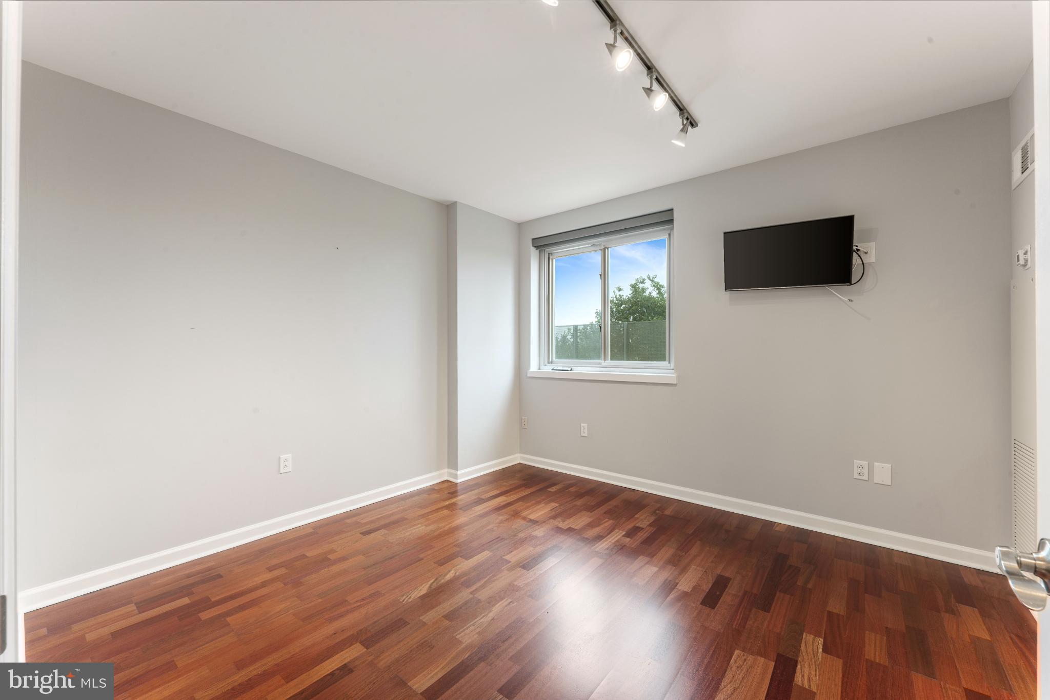 WATERFRONT SQUARE - Residential