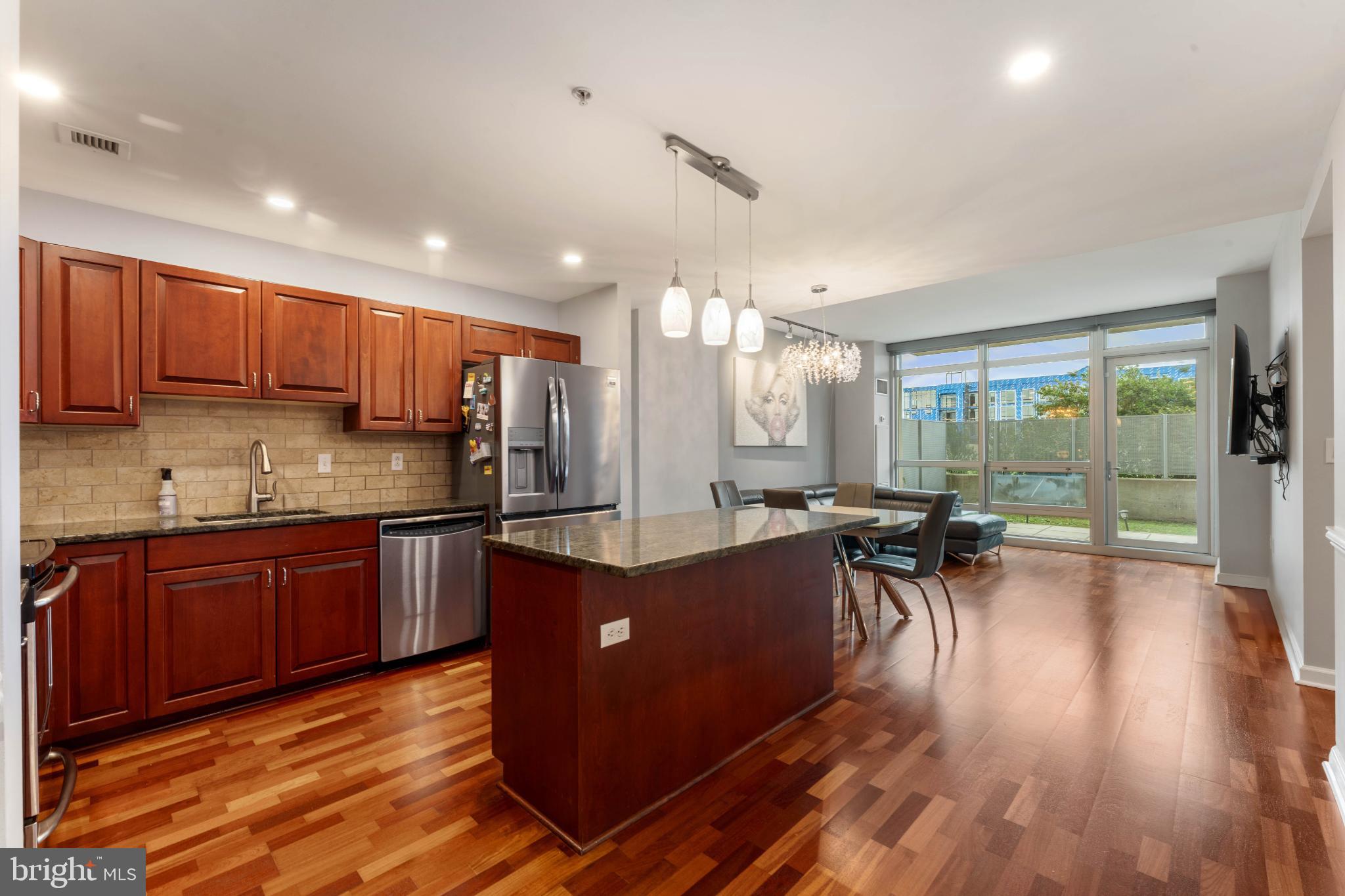 WATERFRONT SQUARE - Residential