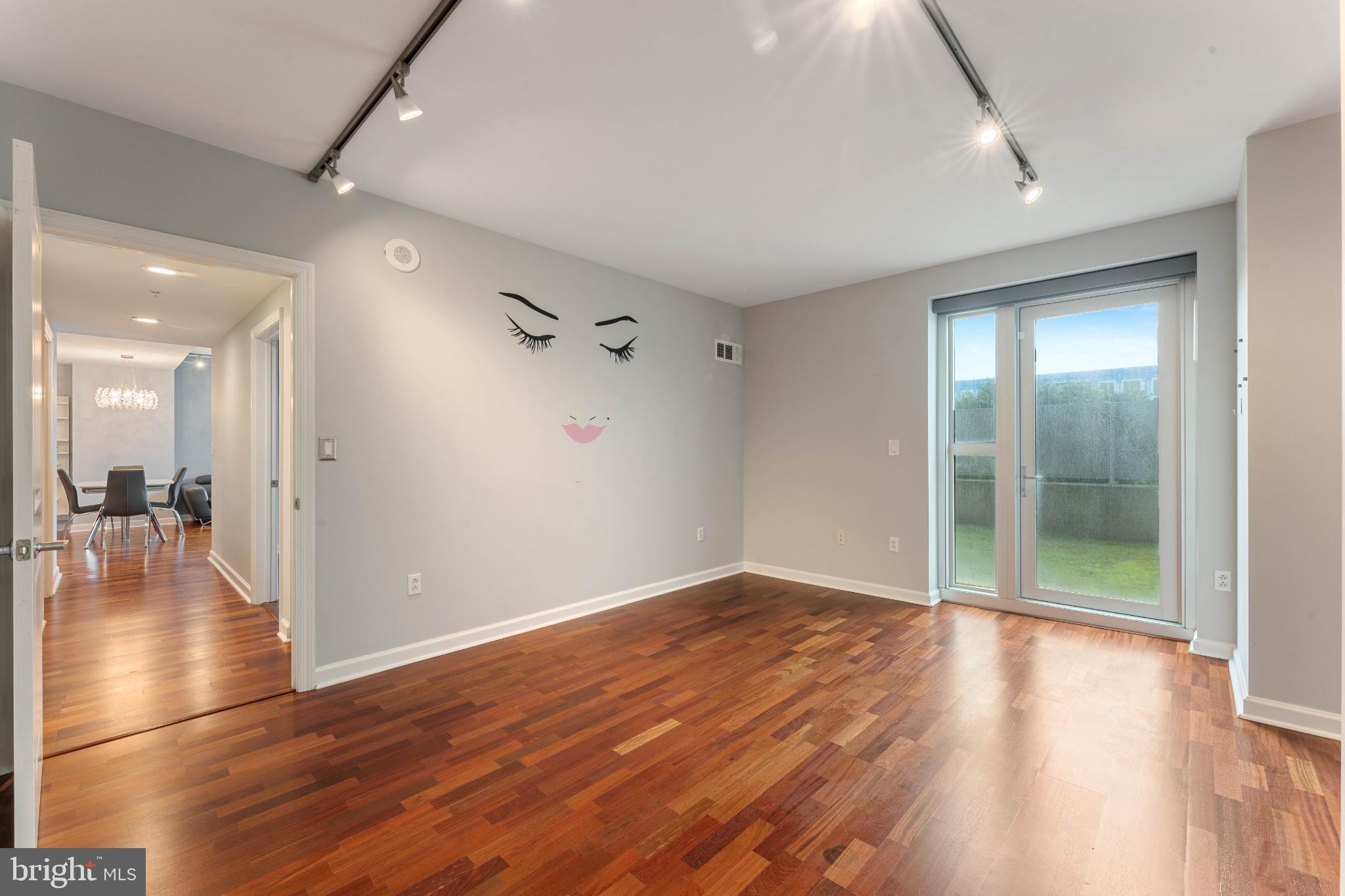 WATERFRONT SQUARE - Residential