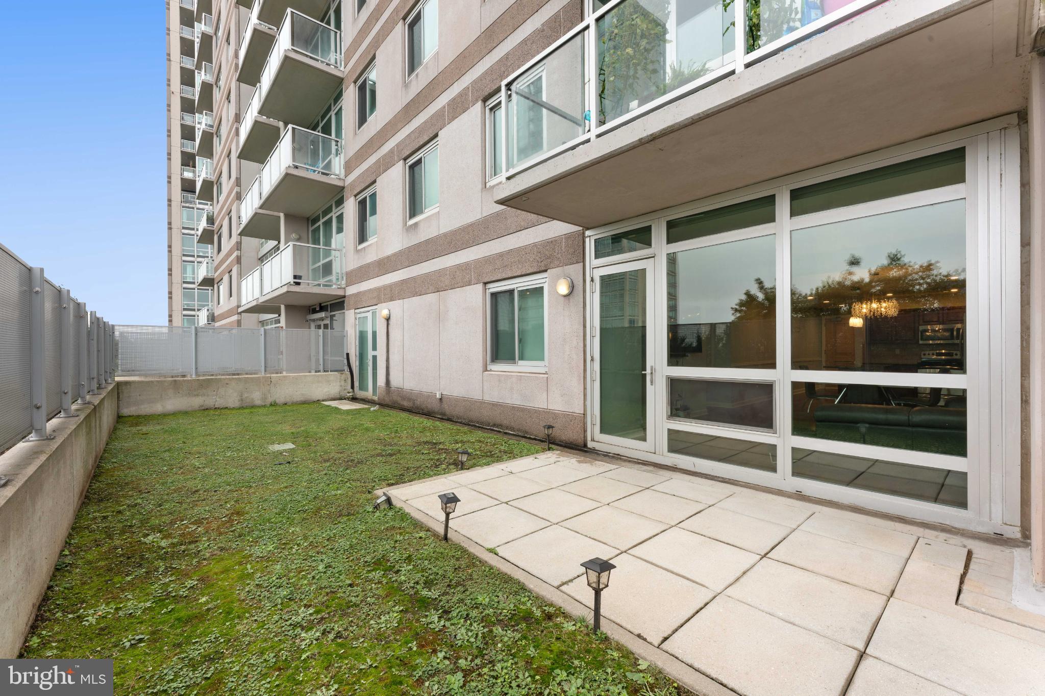 WATERFRONT SQUARE - Residential