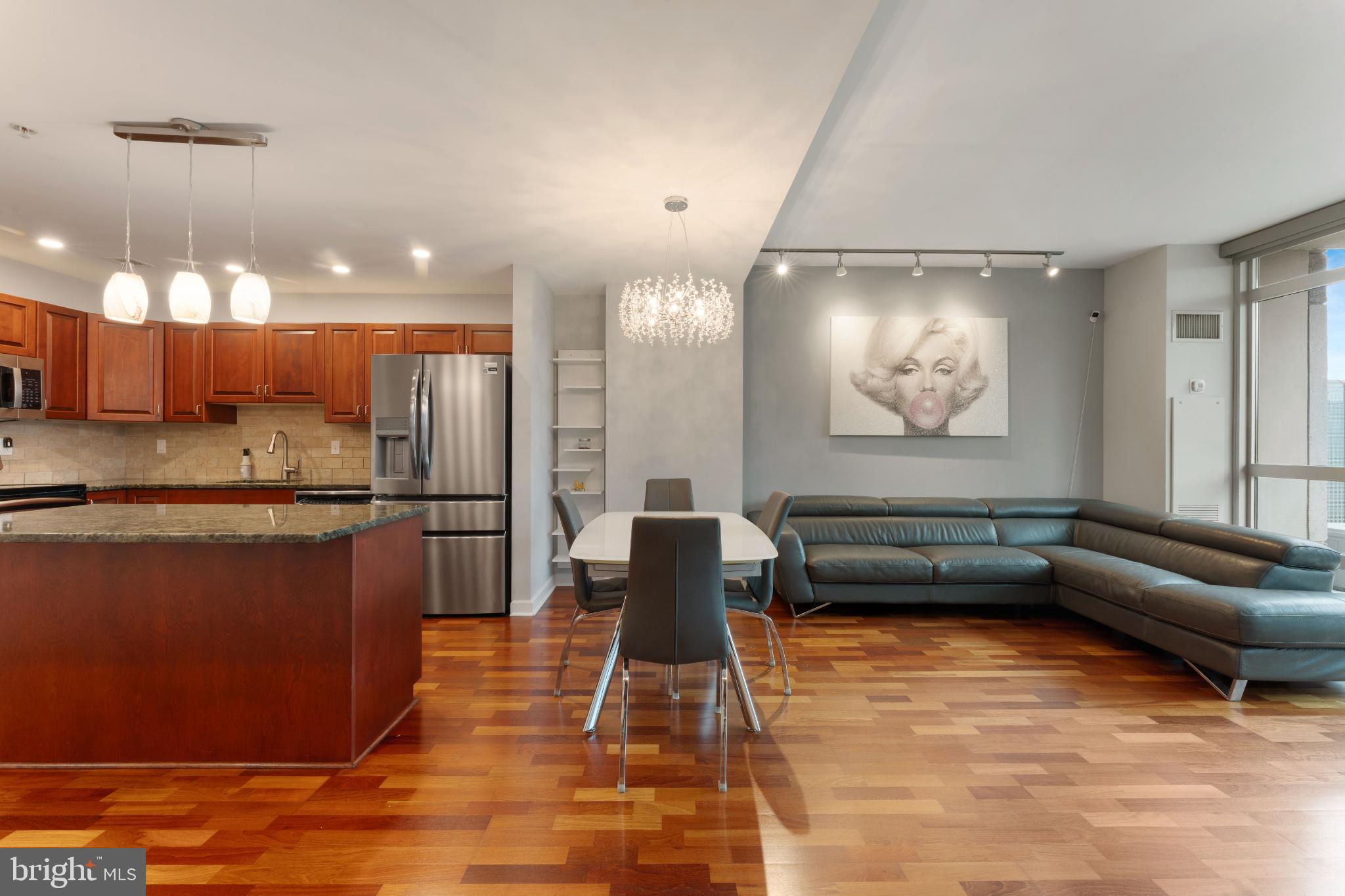 WATERFRONT SQUARE - Residential