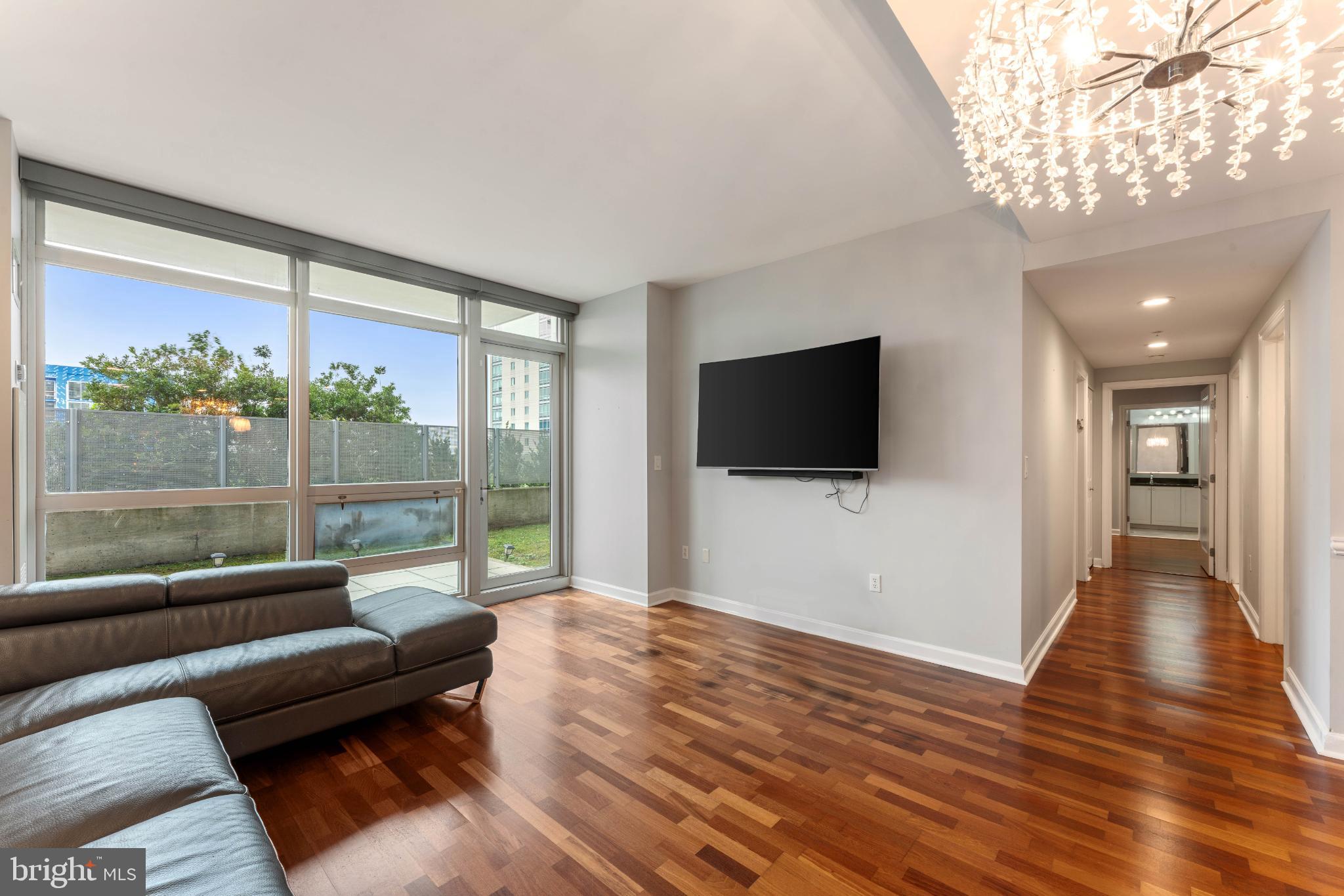 WATERFRONT SQUARE - Residential