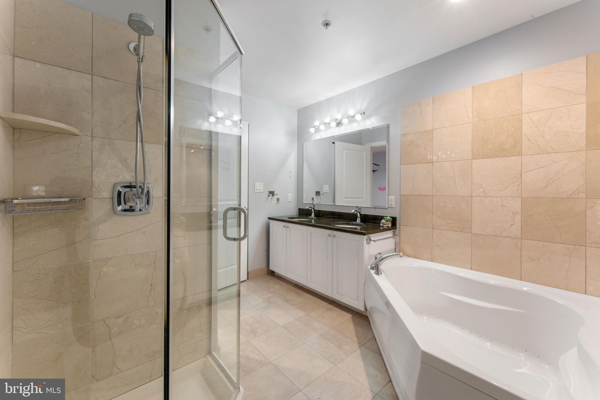 WATERFRONT SQUARE - Residential