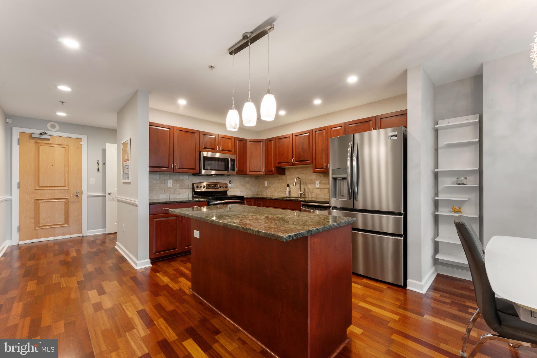 WATERFRONT SQUARE - Residential