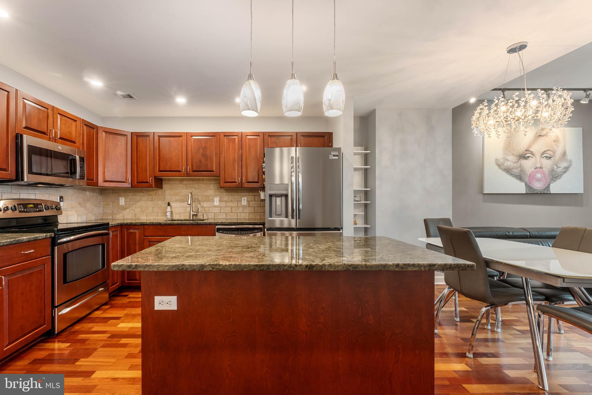 WATERFRONT SQUARE - Residential