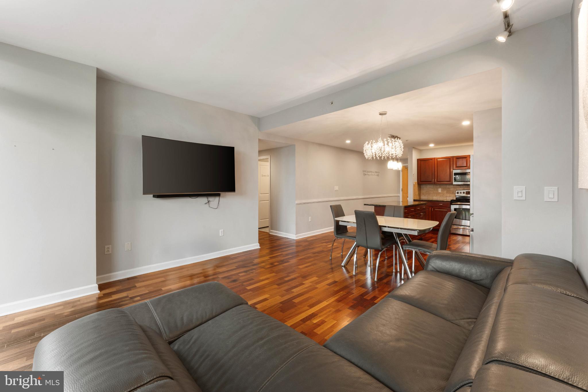 WATERFRONT SQUARE - Residential