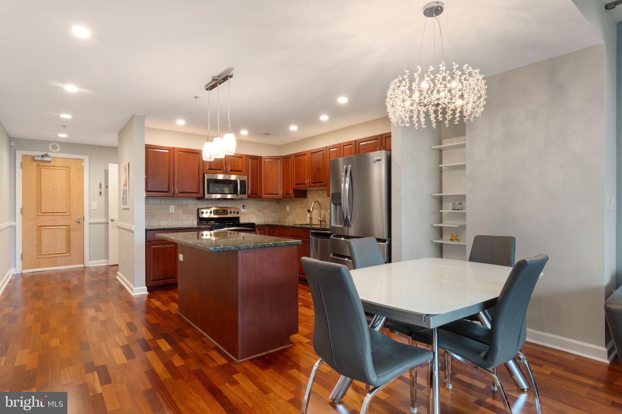 WATERFRONT SQUARE - Residential