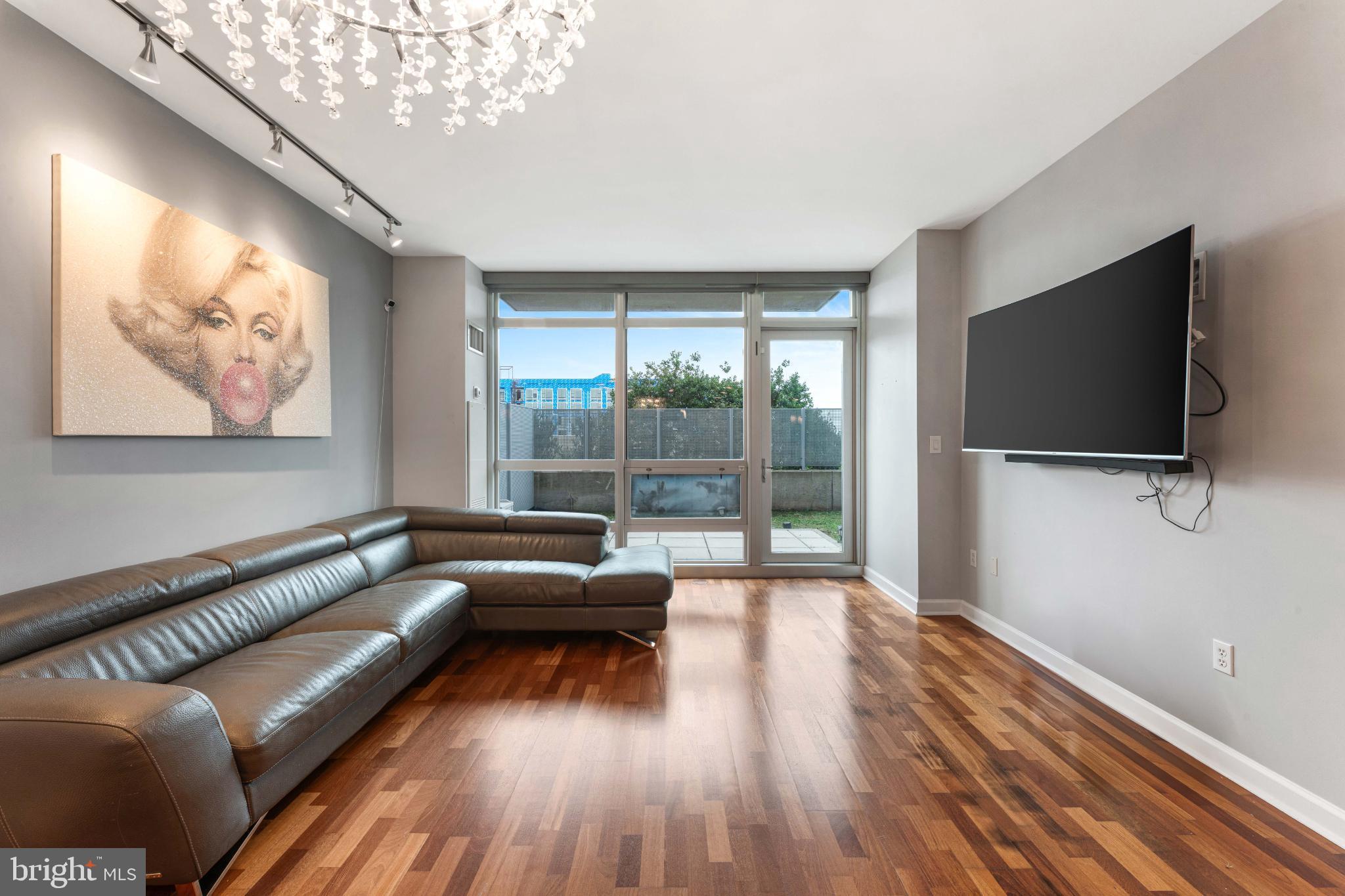 WATERFRONT SQUARE - Residential