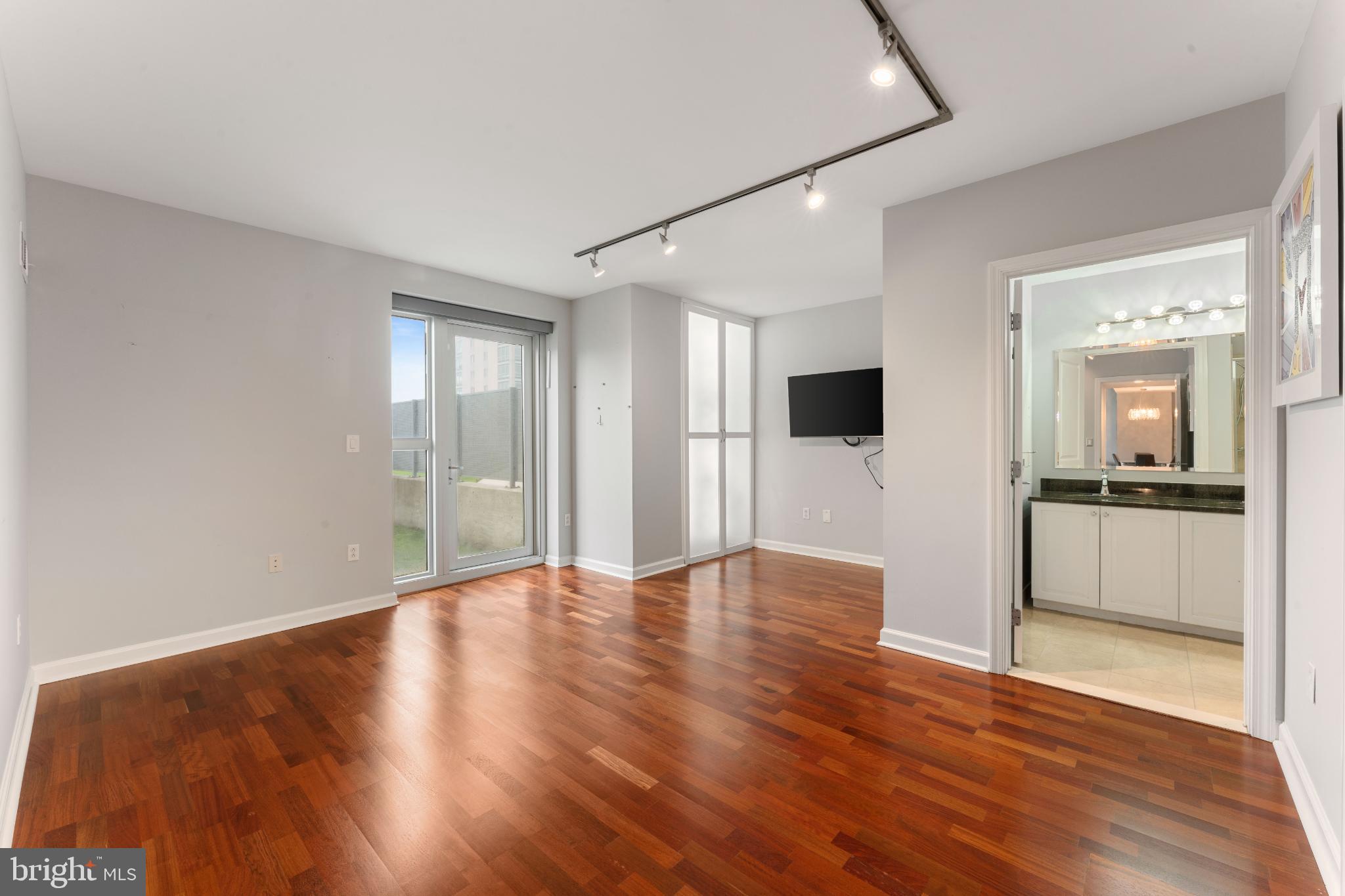 WATERFRONT SQUARE - Residential