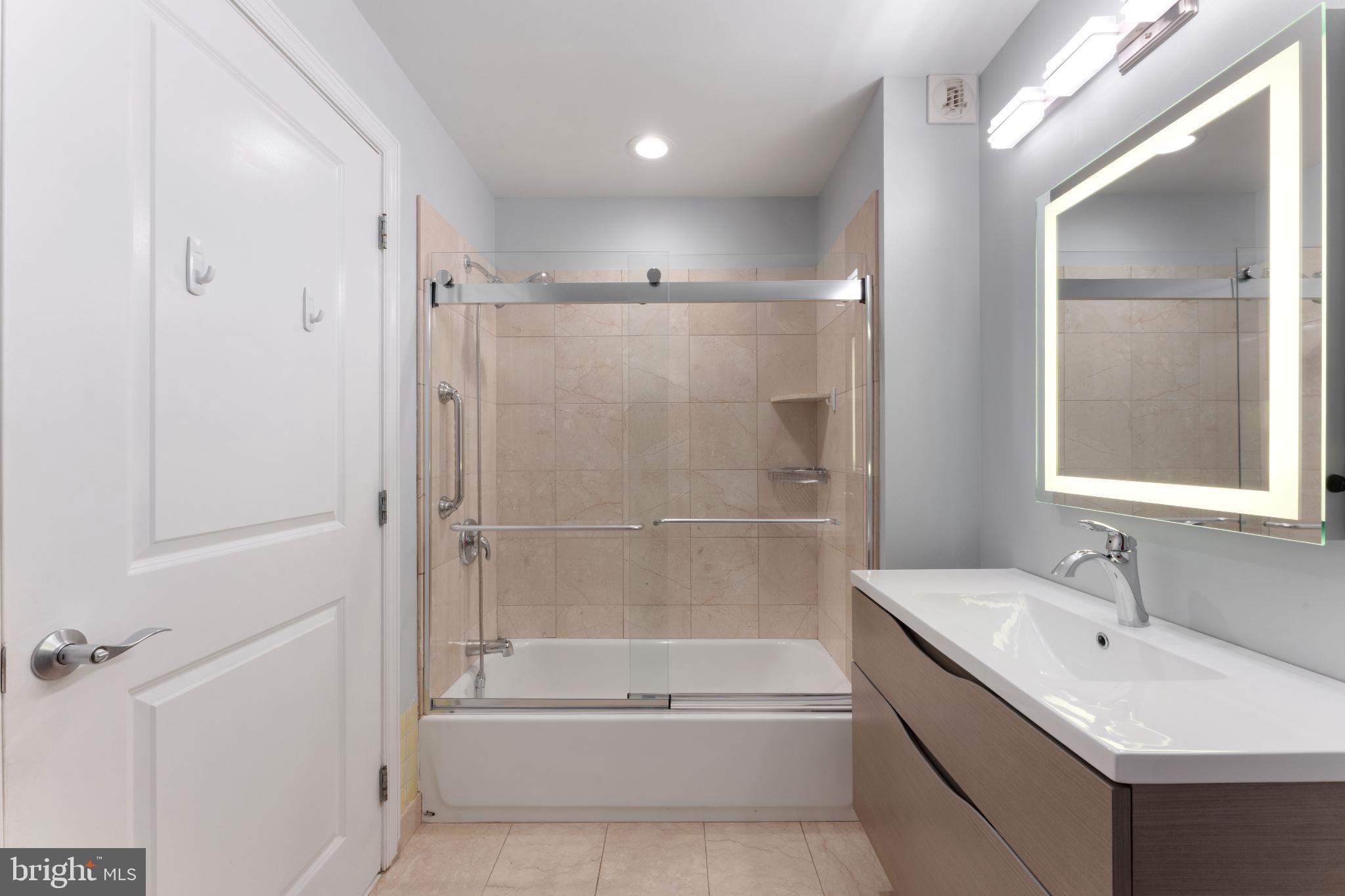 WATERFRONT SQUARE - Residential