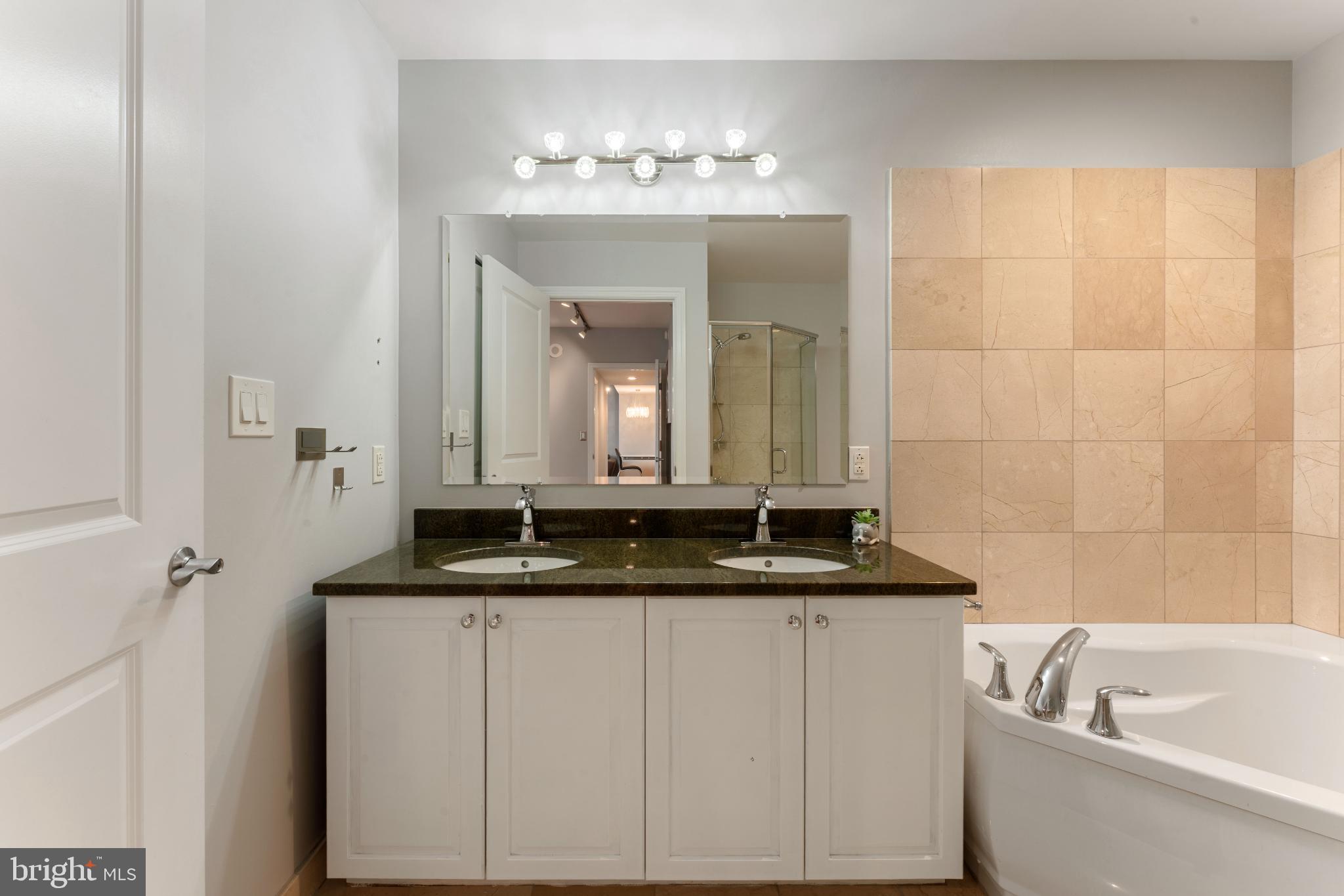 WATERFRONT SQUARE - Residential