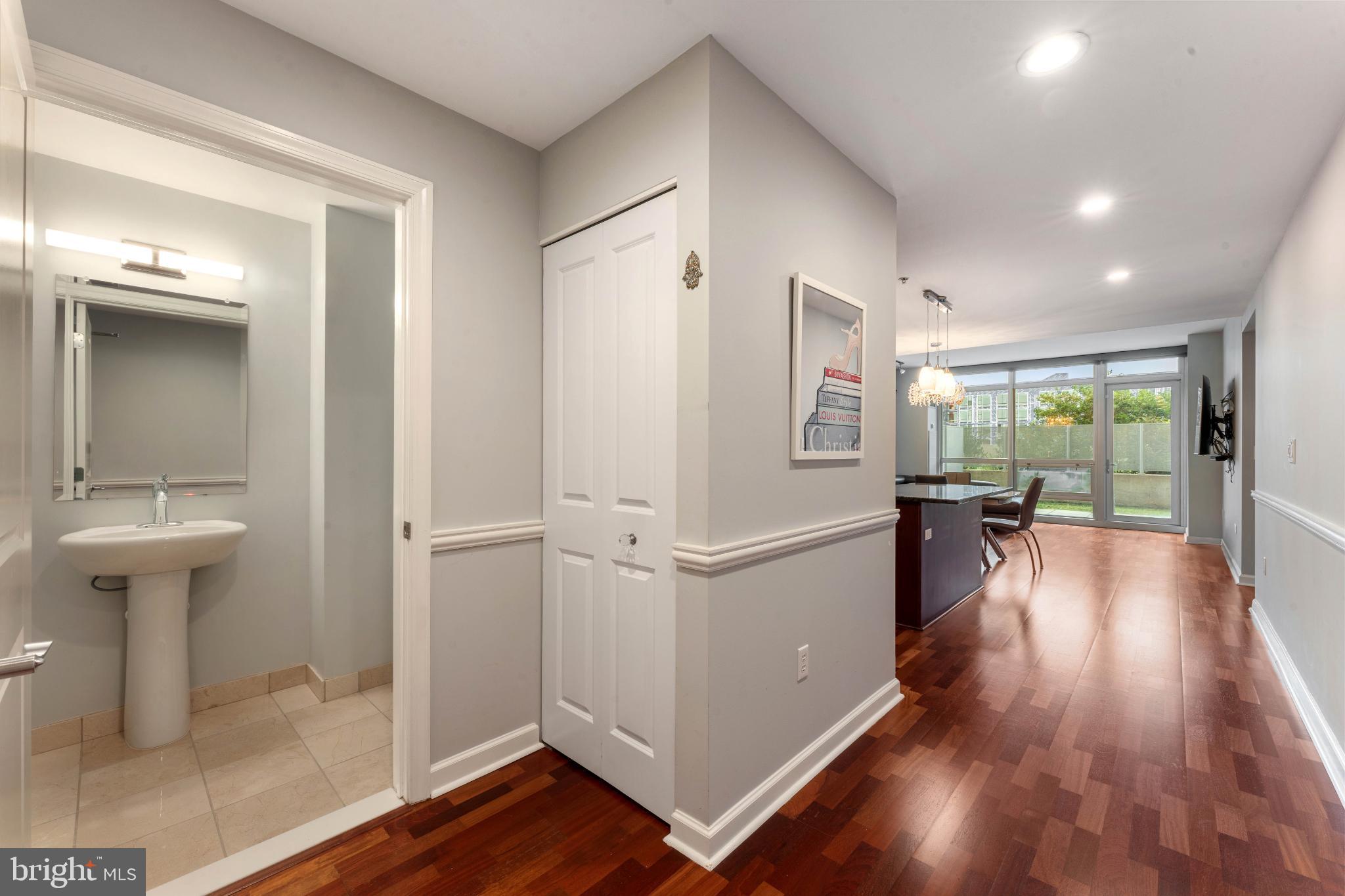 WATERFRONT SQUARE - Residential