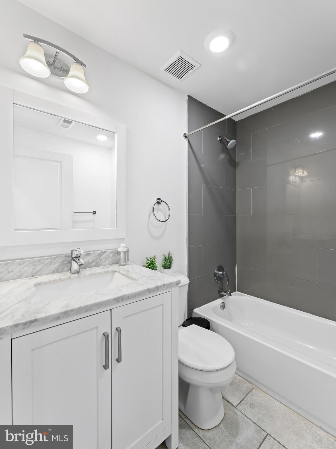 FRANCISVILLE - Residential Income