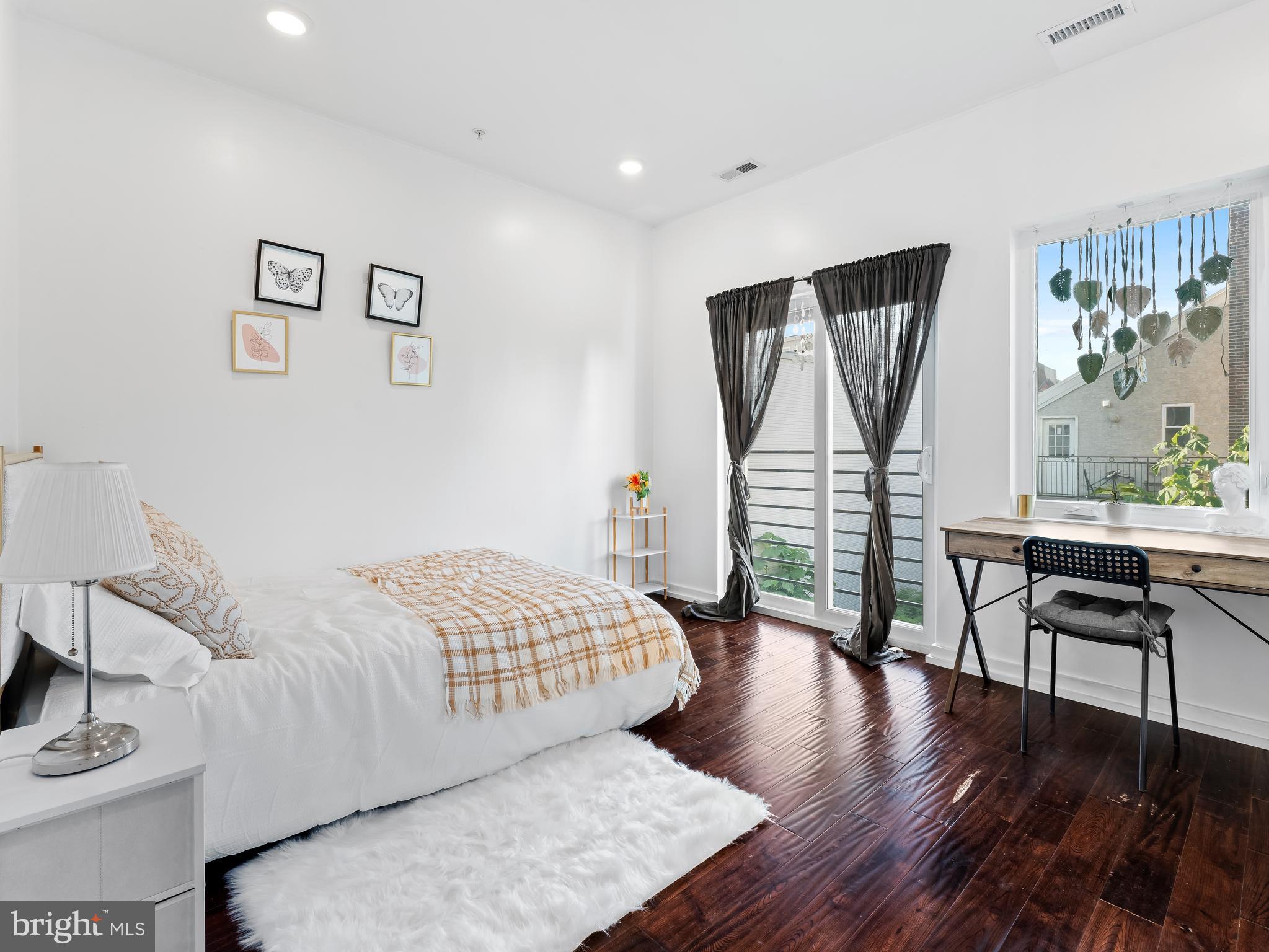 FRANCISVILLE - Residential Income