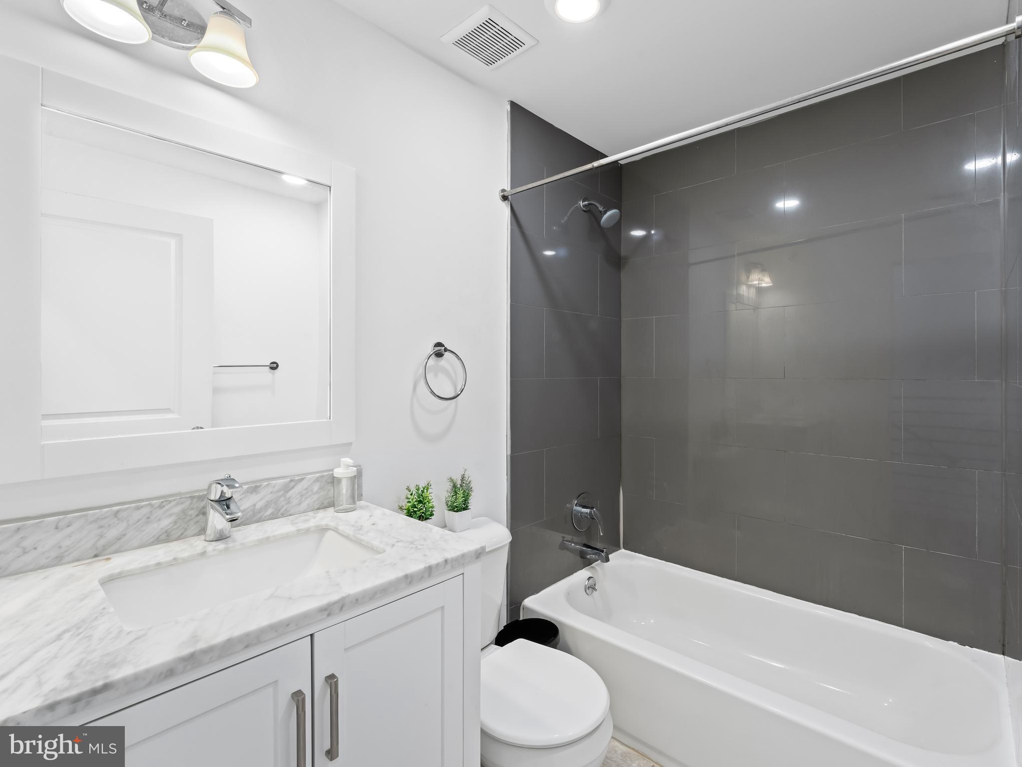 FRANCISVILLE - Residential Income