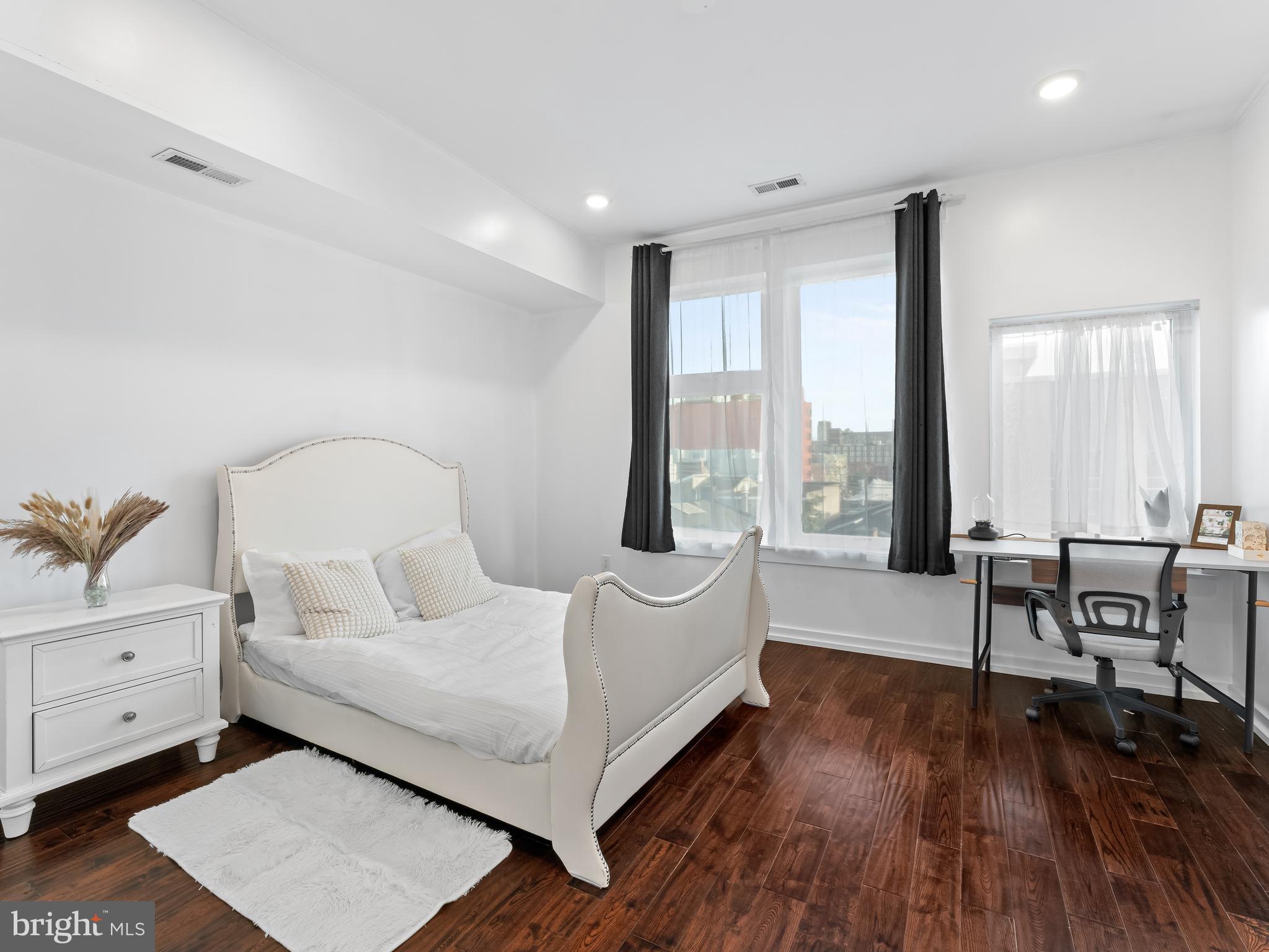 FRANCISVILLE - Residential Income