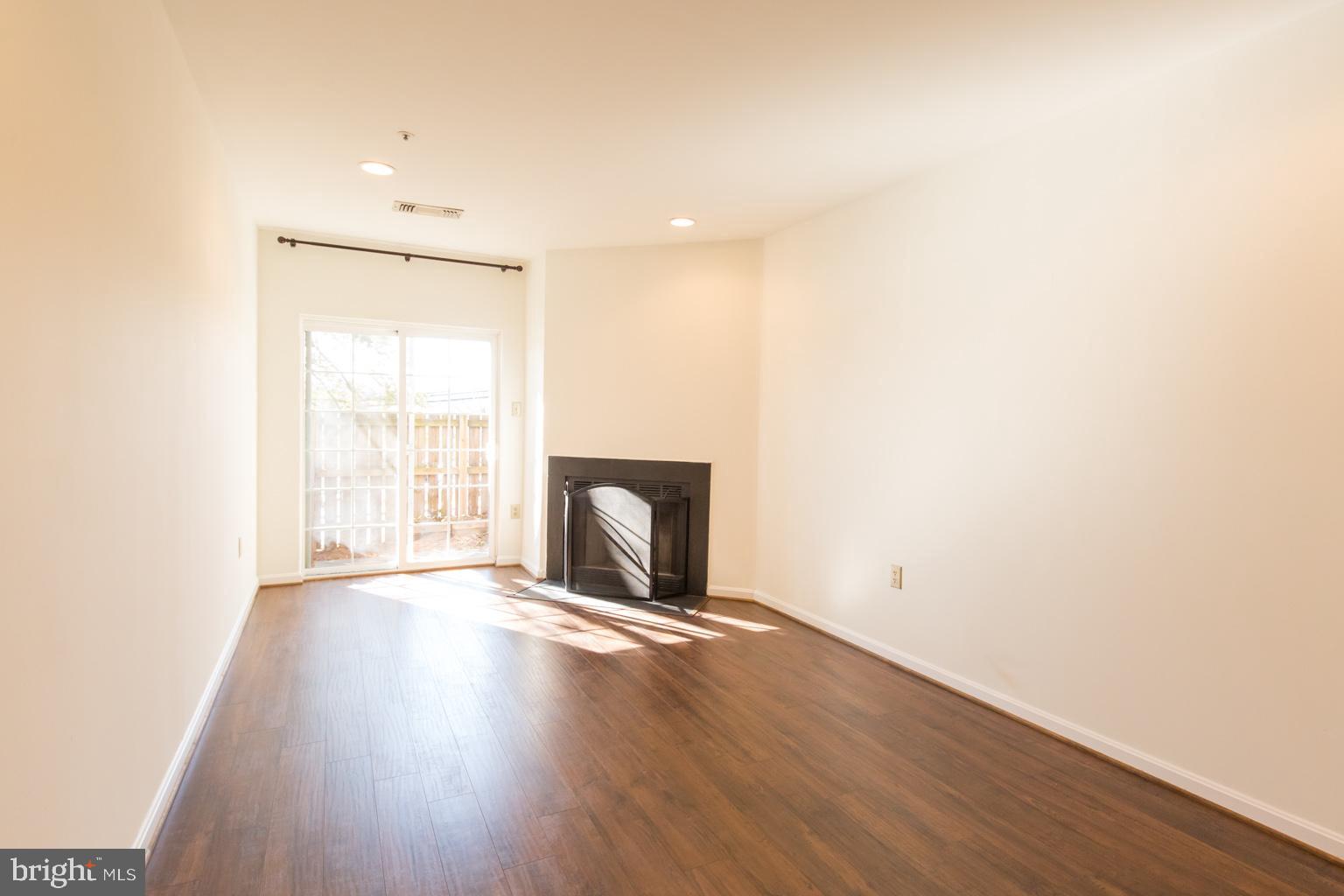 HILLWOOD - Residential Lease