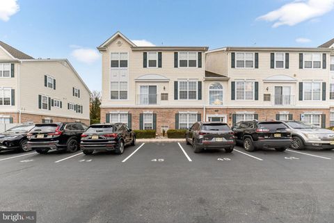 Photo of 344 Shannon Court, PHILLIPSBURG, NJ 08865 (MLS # NJWR2000490)