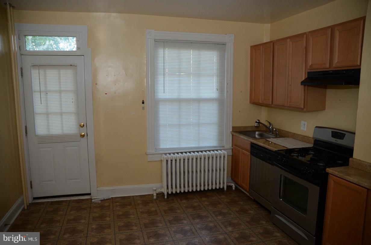 BROADWAY EAST - Residential