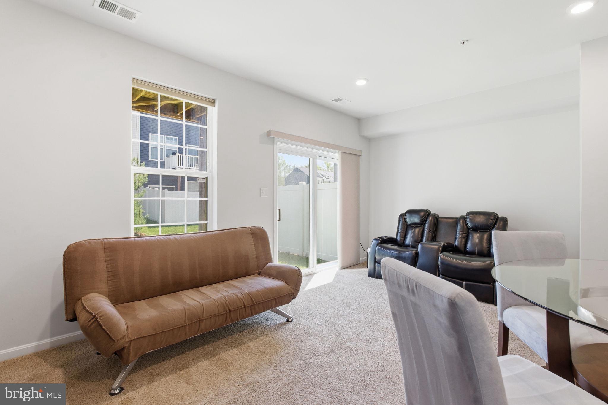 SEVEN OAKS - Residential