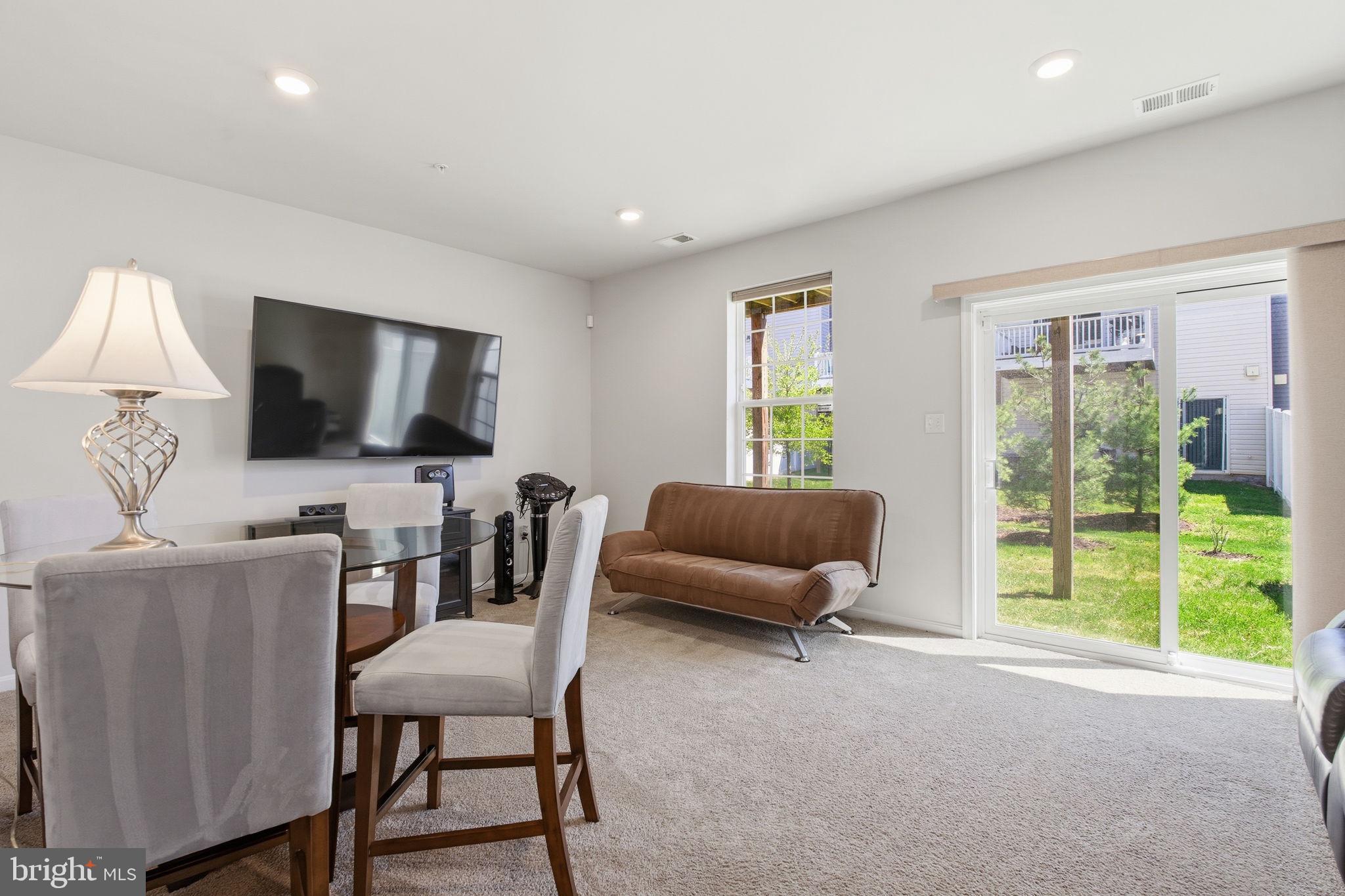 SEVEN OAKS - Residential