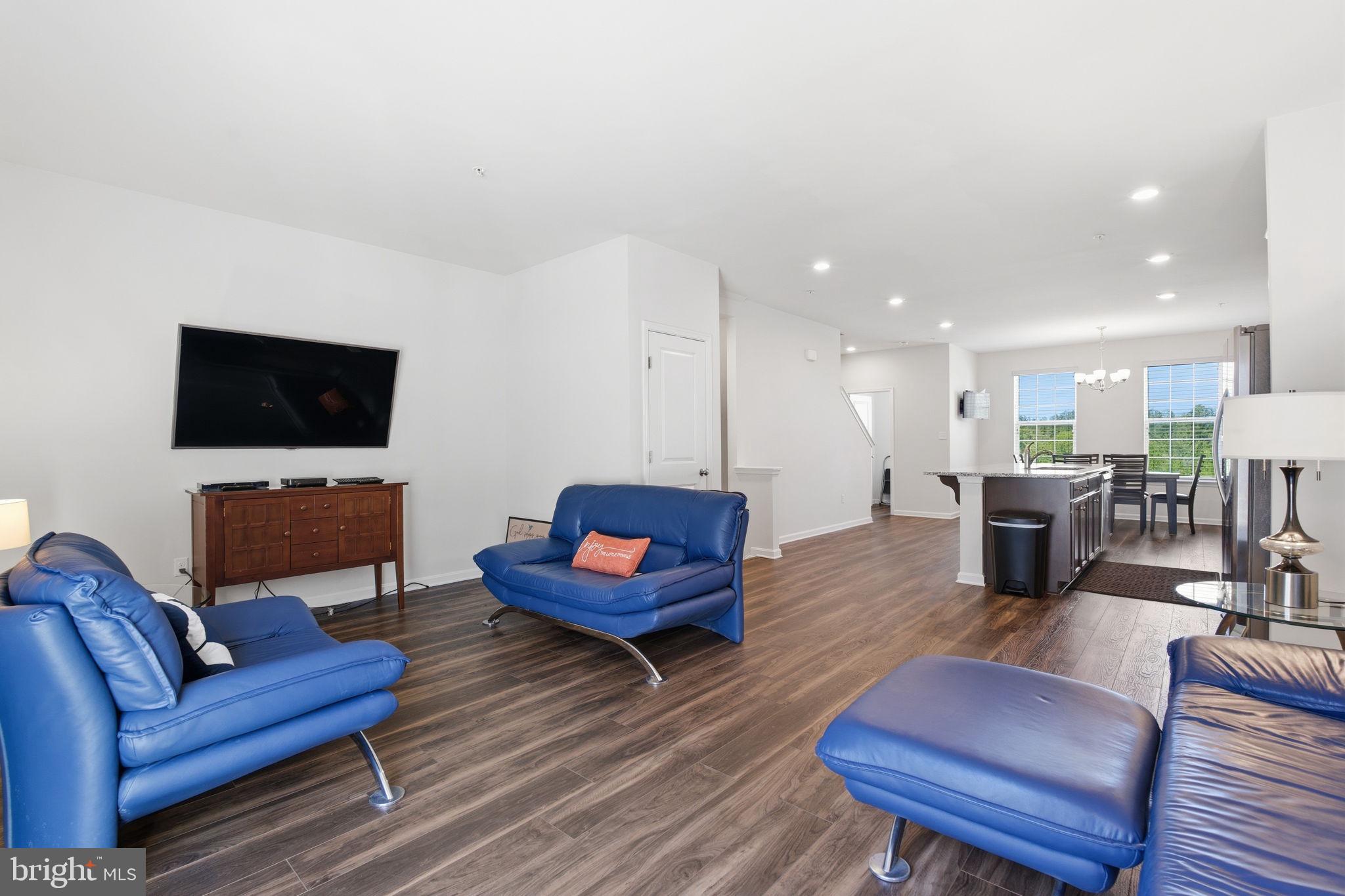 SEVEN OAKS - Residential