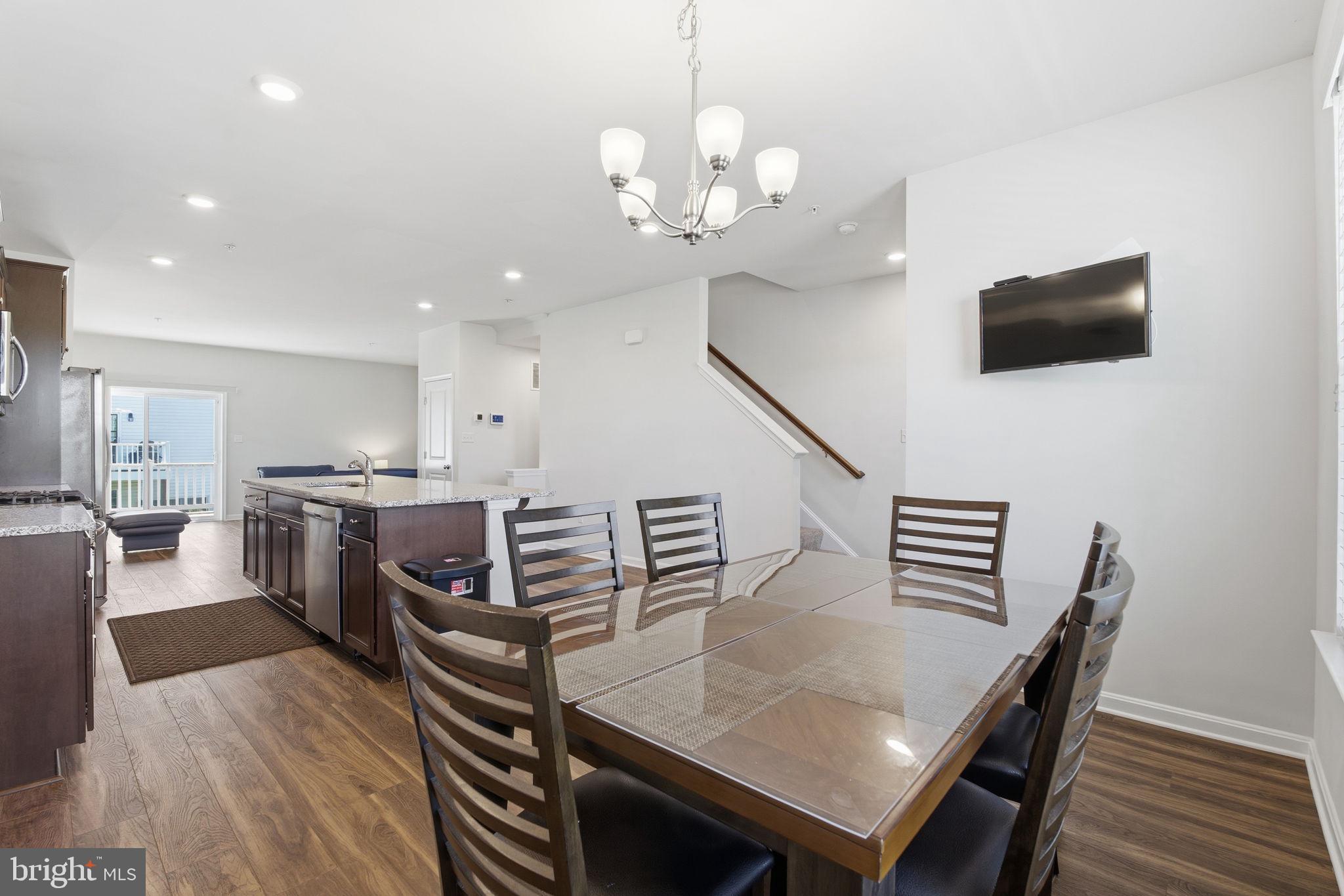 SEVEN OAKS - Residential