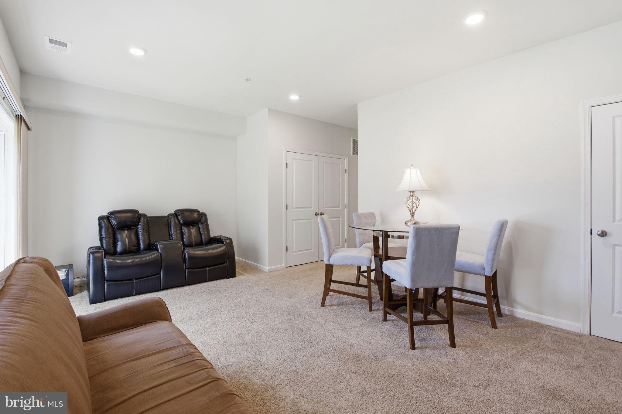 SEVEN OAKS - Residential