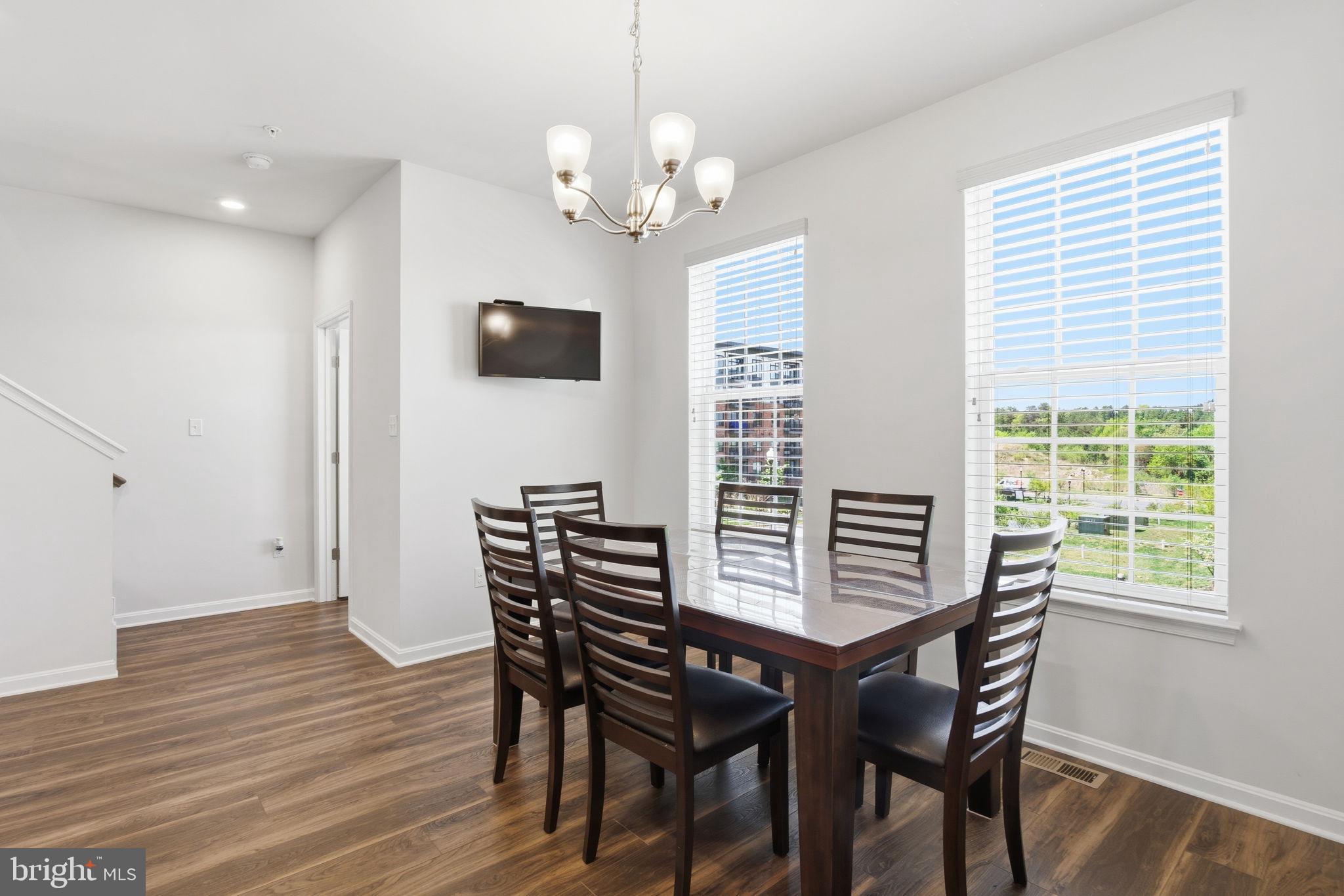 SEVEN OAKS - Residential