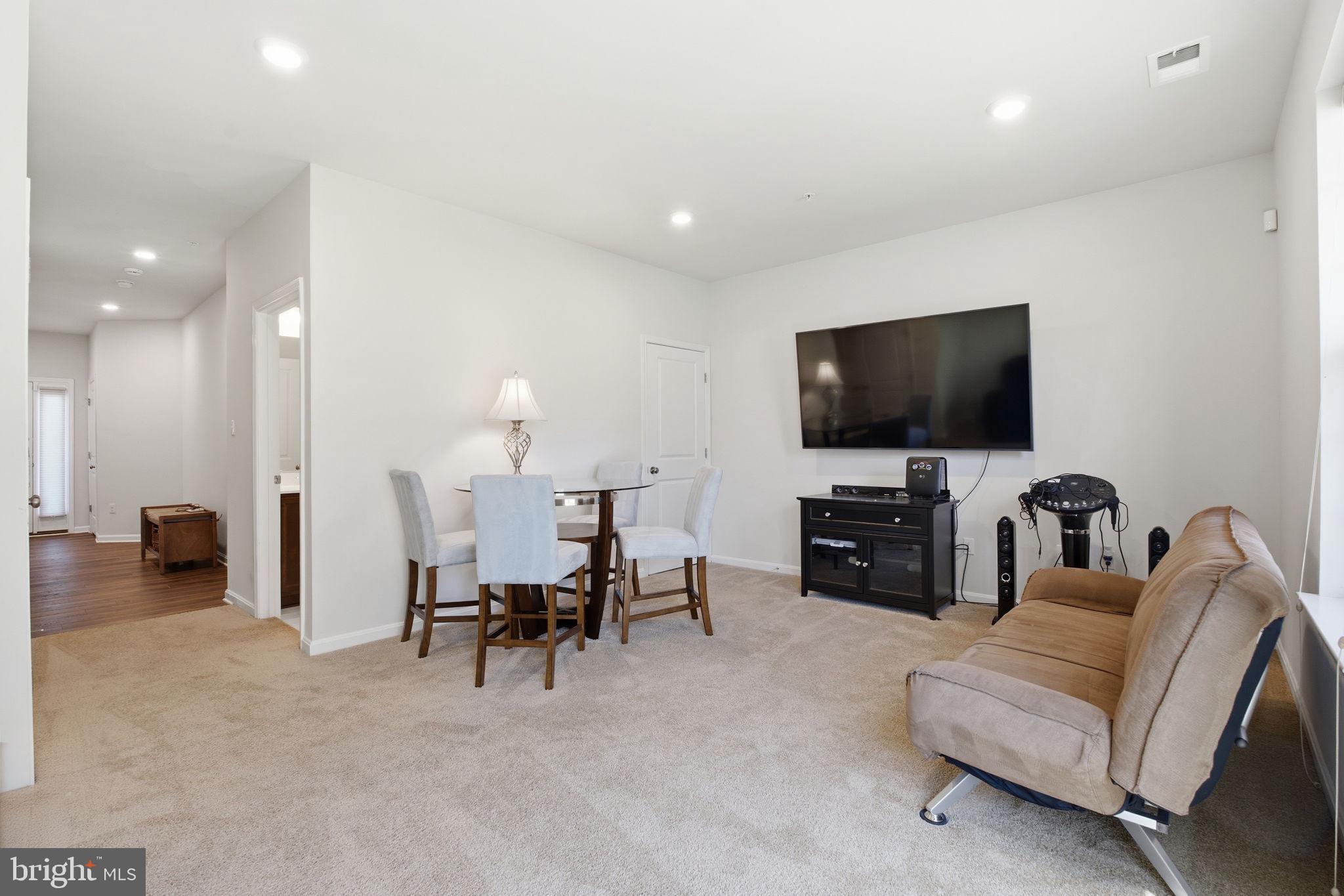 SEVEN OAKS - Residential