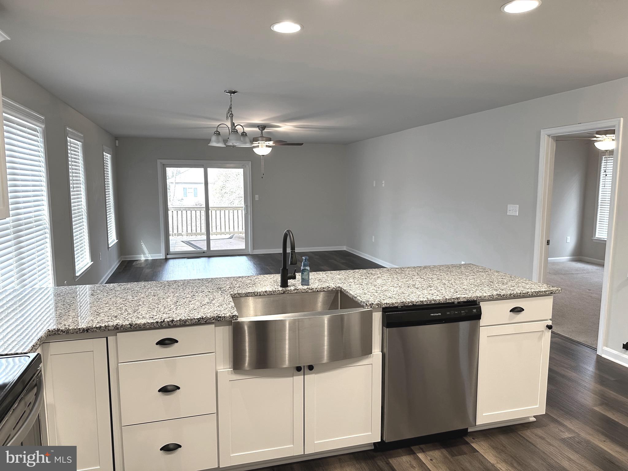 EBB TIDE - Residential Lease