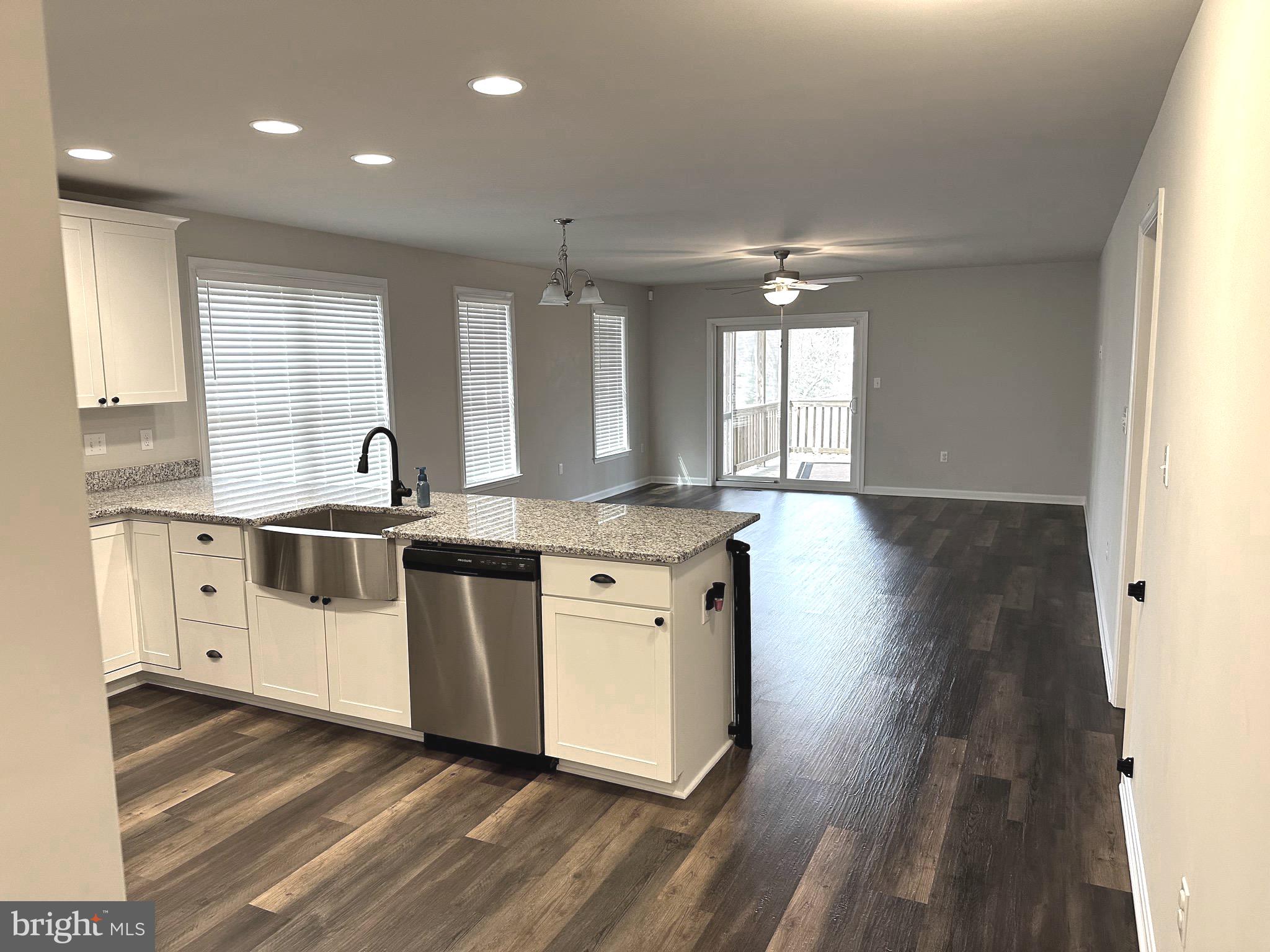 EBB TIDE - Residential Lease