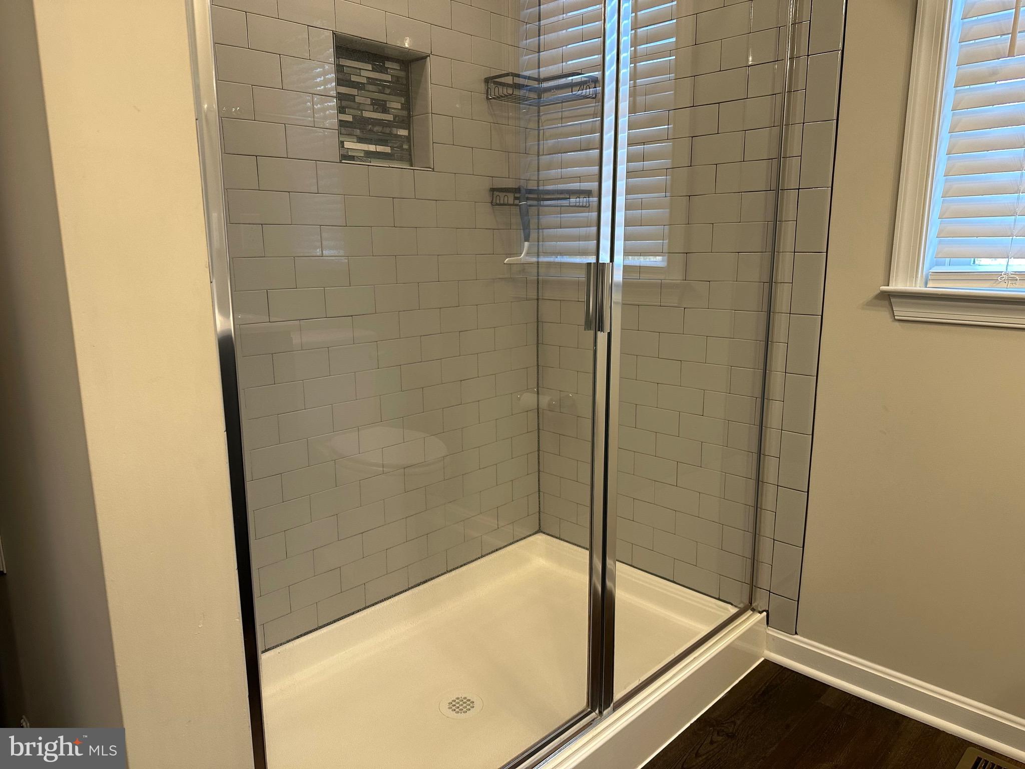 EBB TIDE - Residential Lease